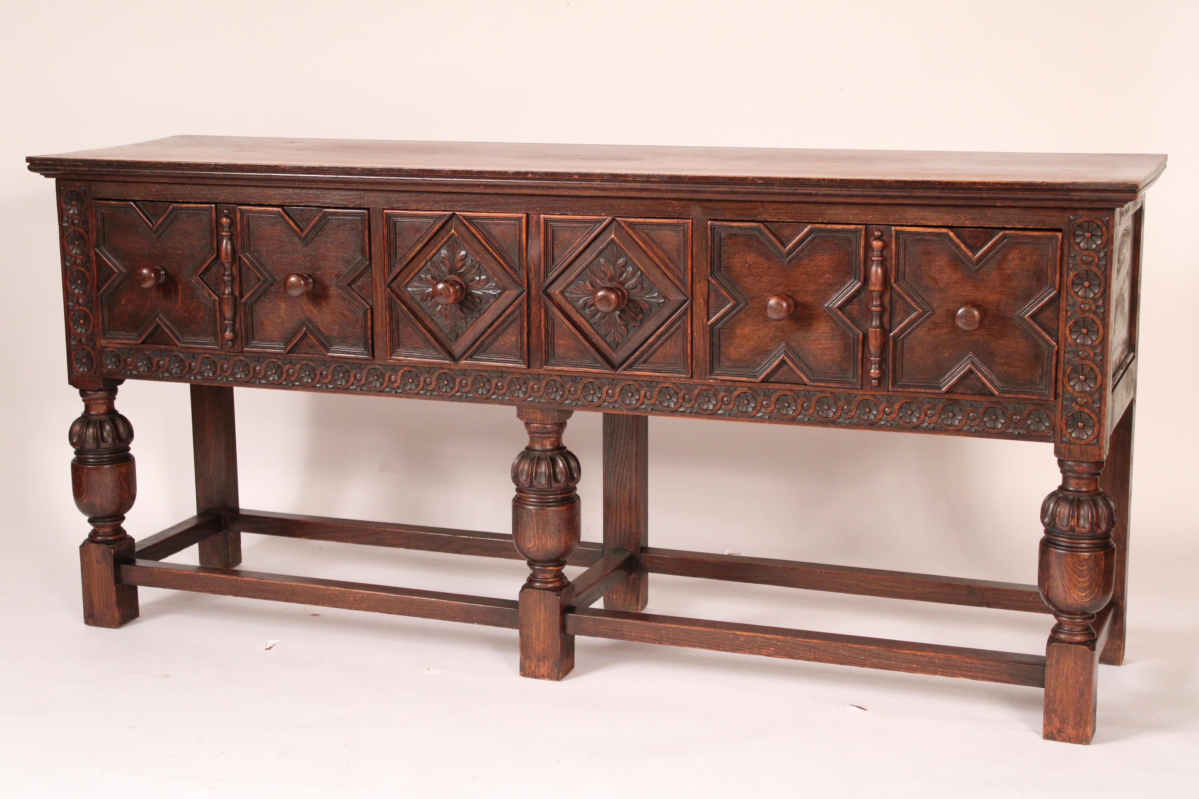 Jacobéen Buffet en chêne de style jacobéen en vente