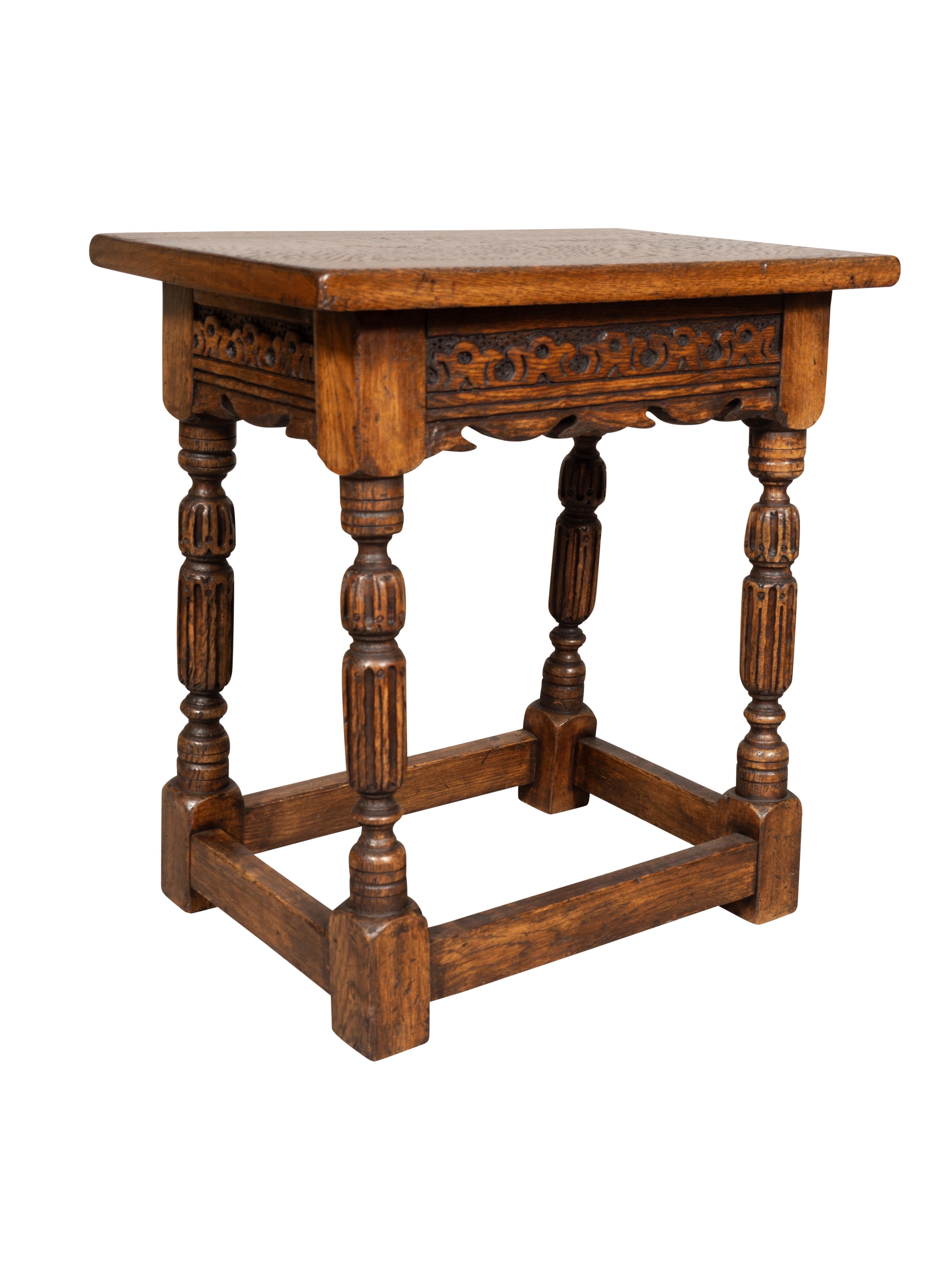 Hocker Jacobean Style Oak (Jakobinisch) im Angebot