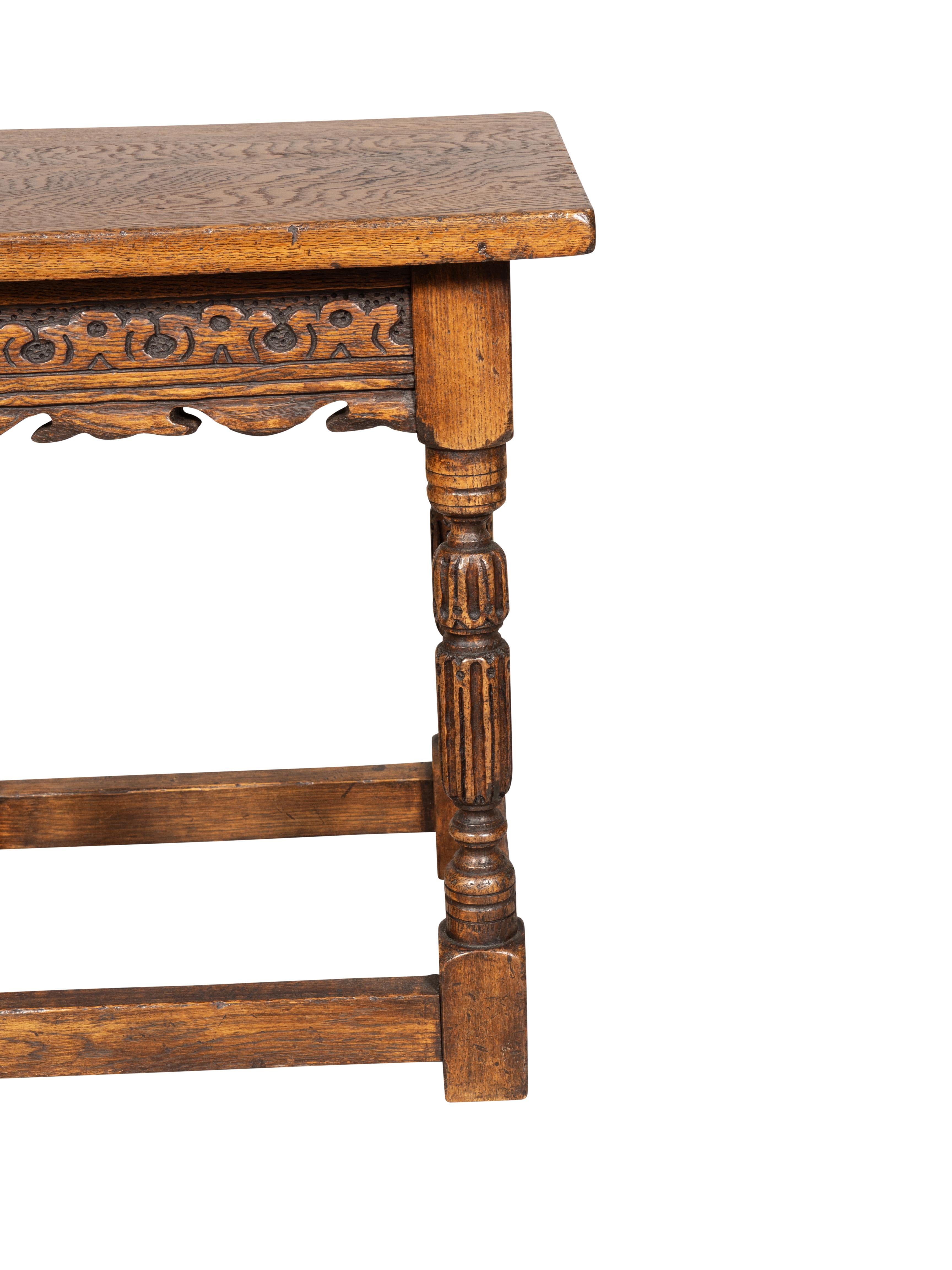 Hocker Jacobean Style Oak im Angebot 1