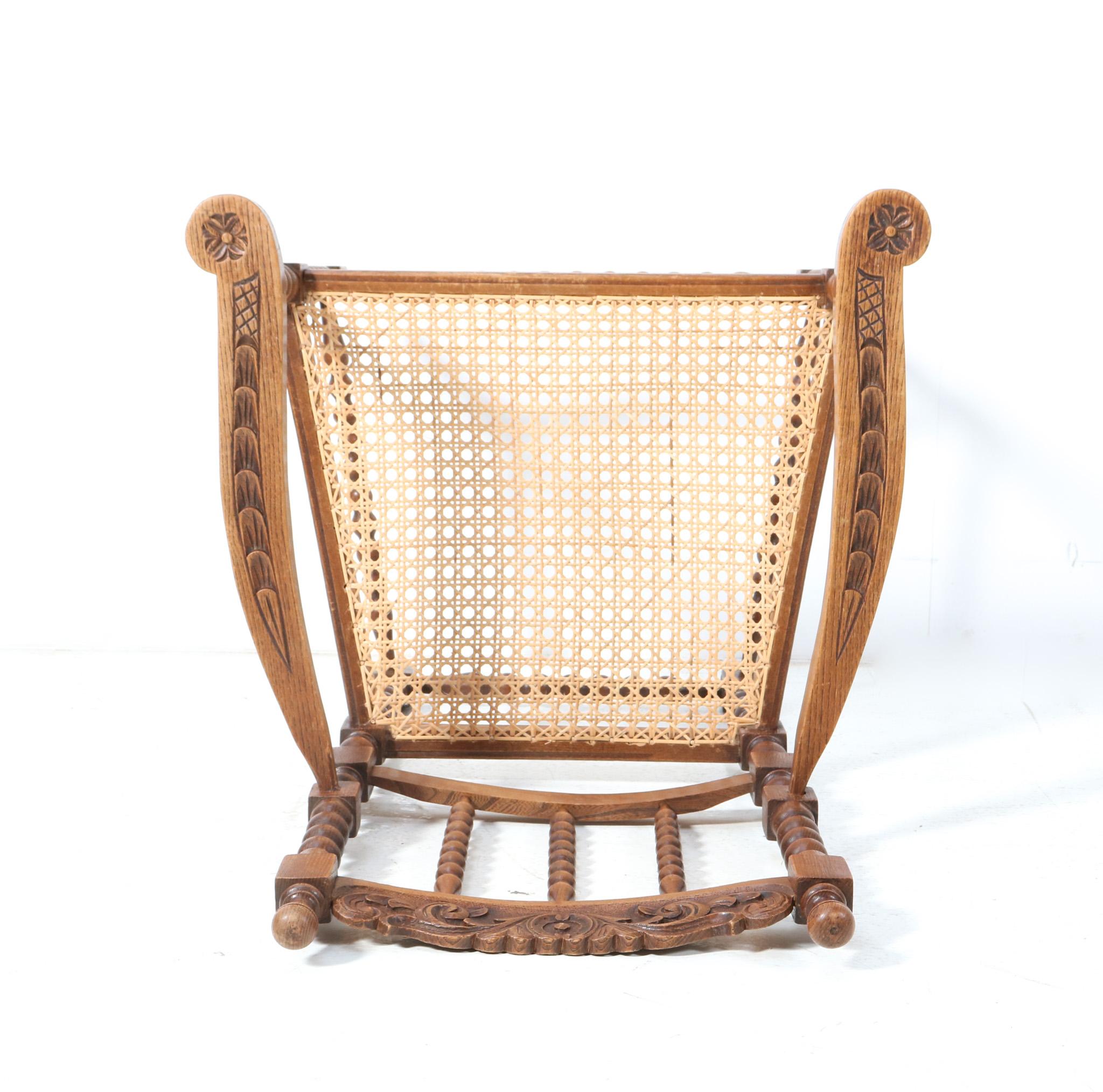 Début du 20ème siècle Fauteuil à bobines en hêtre teinté de style Jacobean, années 1900 en vente