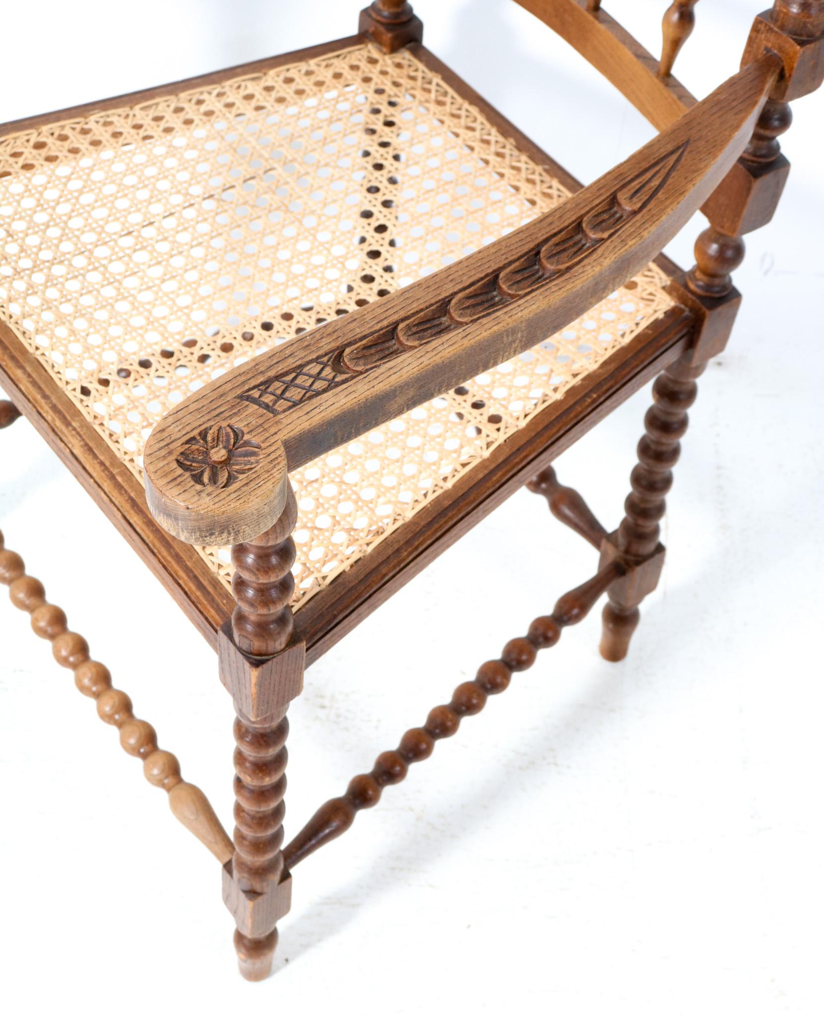 Canne Fauteuil à bobines en hêtre teinté de style Jacobean, années 1900 en vente