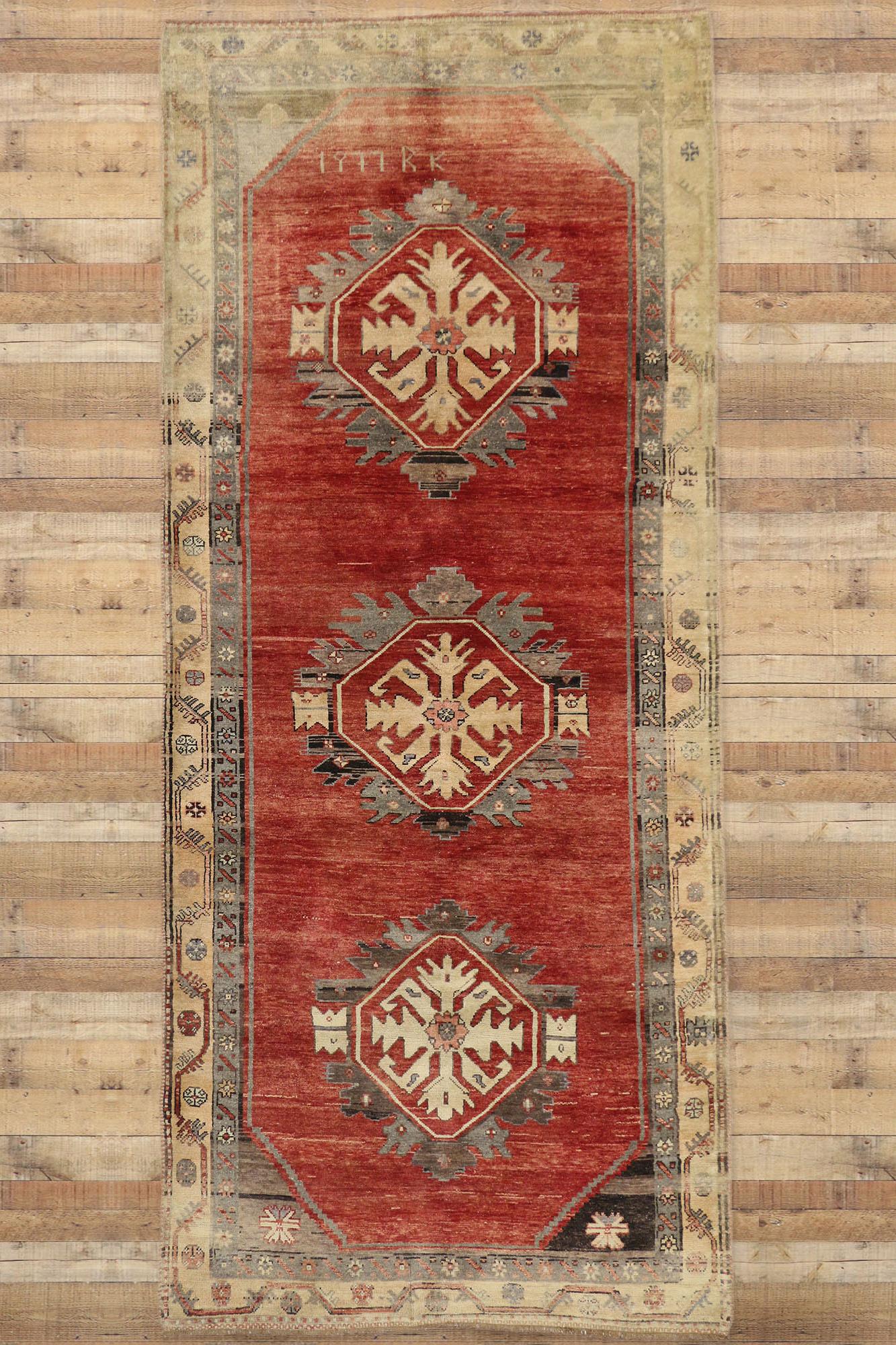 1970's Turkish Oushak Rug with Traditional Style For Sale 3