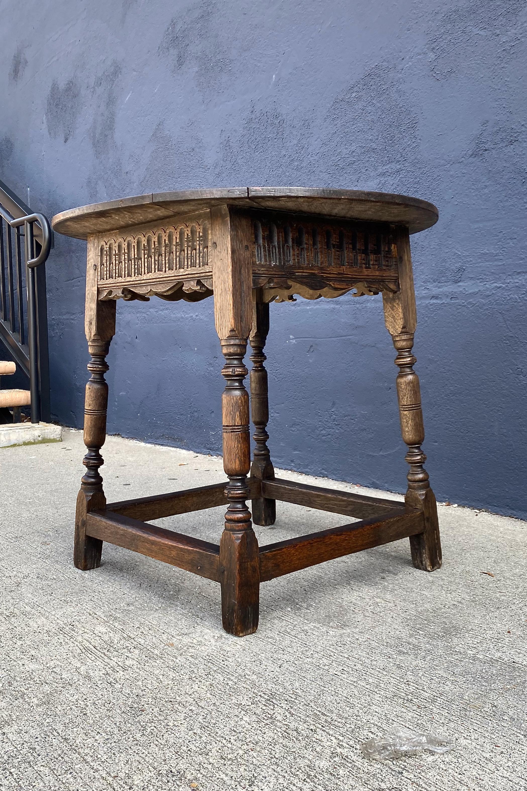 Jacobean Tavern Table In Good Condition For Sale In Pasadena, CA