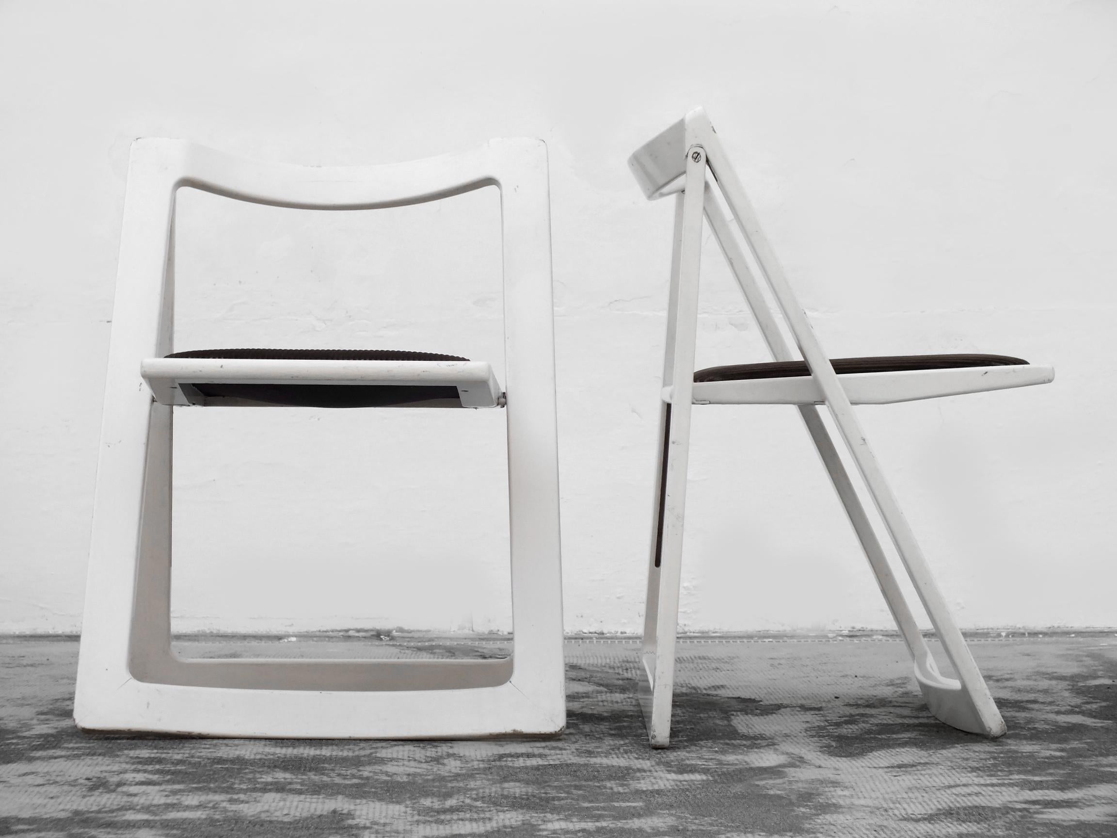 Jacober Aldo und D'Aniello entwerfen Bazzani Itaky in den Jahren '70 zwei Stühle aus Triest (Italienisch) im Angebot