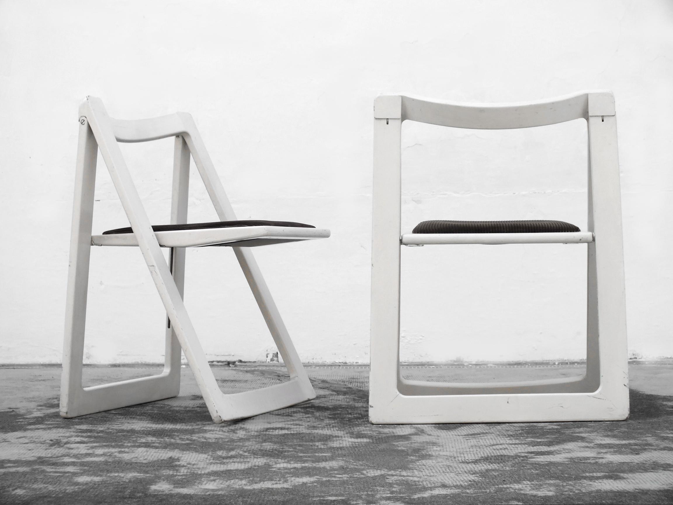 Italian Jacober Aldo and D'Aniello design Bazzani Itaky in years '70 two Trieste chairs For Sale
