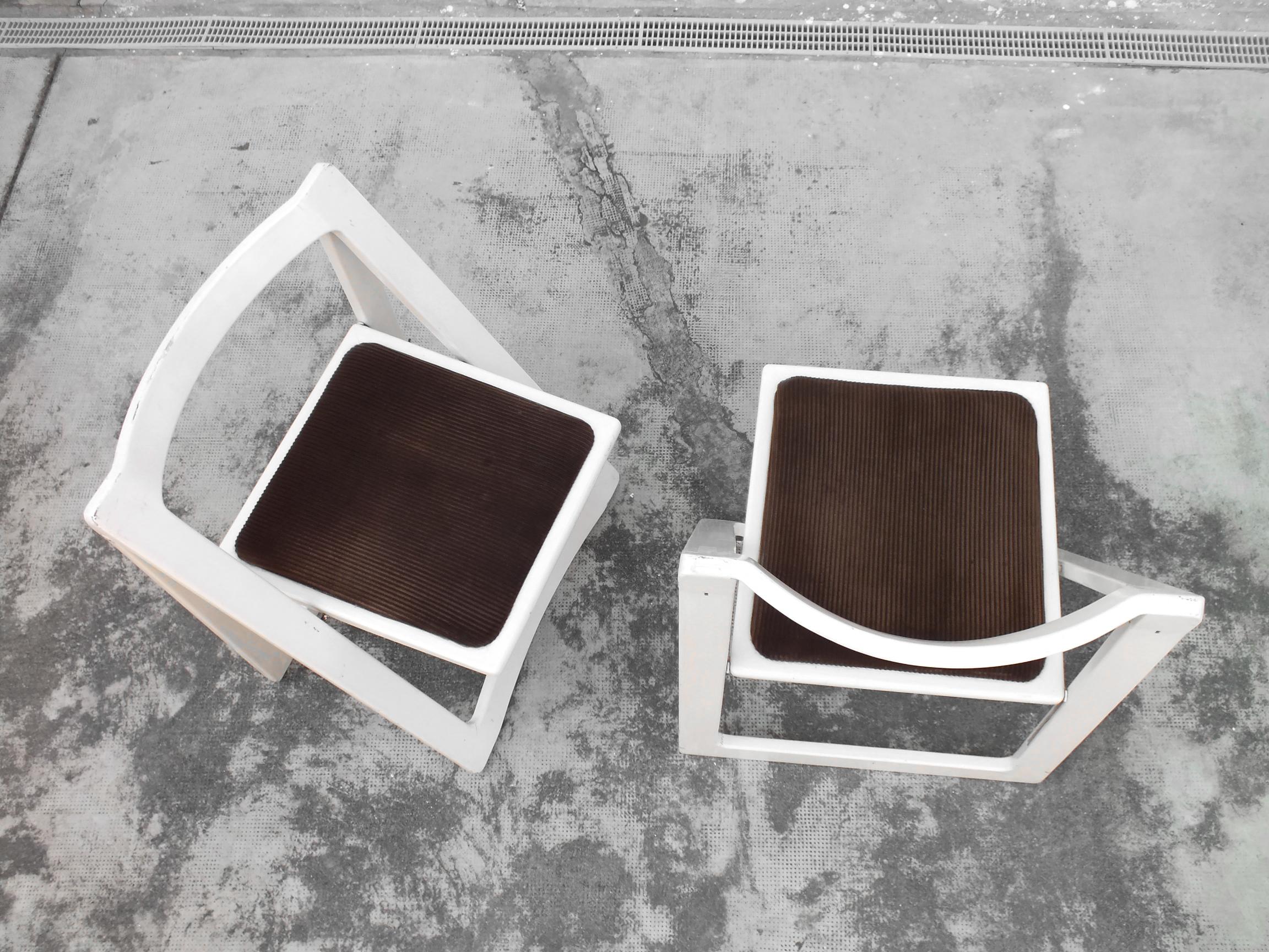 Jacober Aldo und D'Aniello entwerfen Bazzani Itaky in den Jahren '70 zwei Stühle aus Triest (Samt) im Angebot