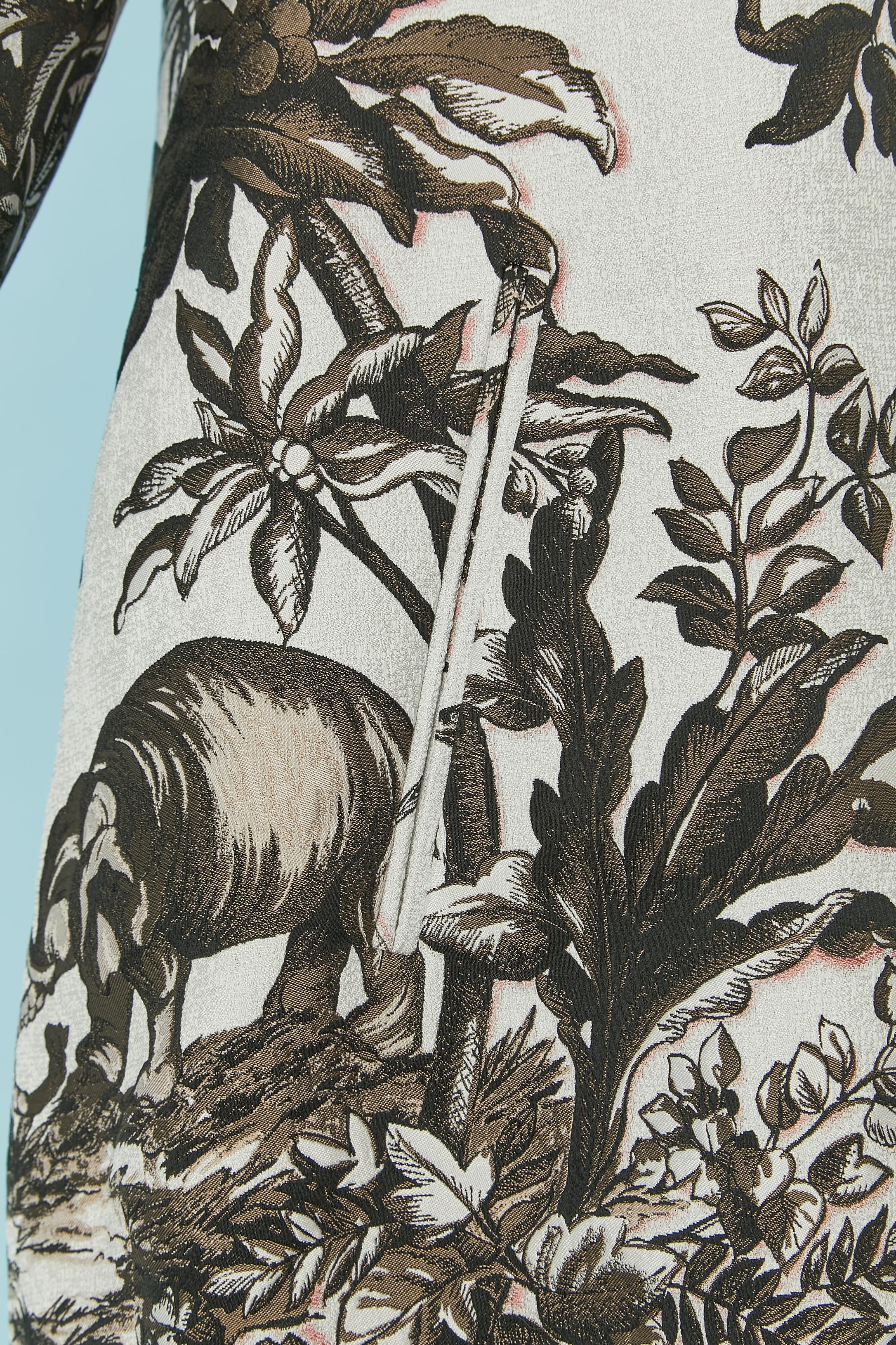 Grigio Cappotto brocard in jacquard con motivi animali e vegetali su ALBINO in vendita