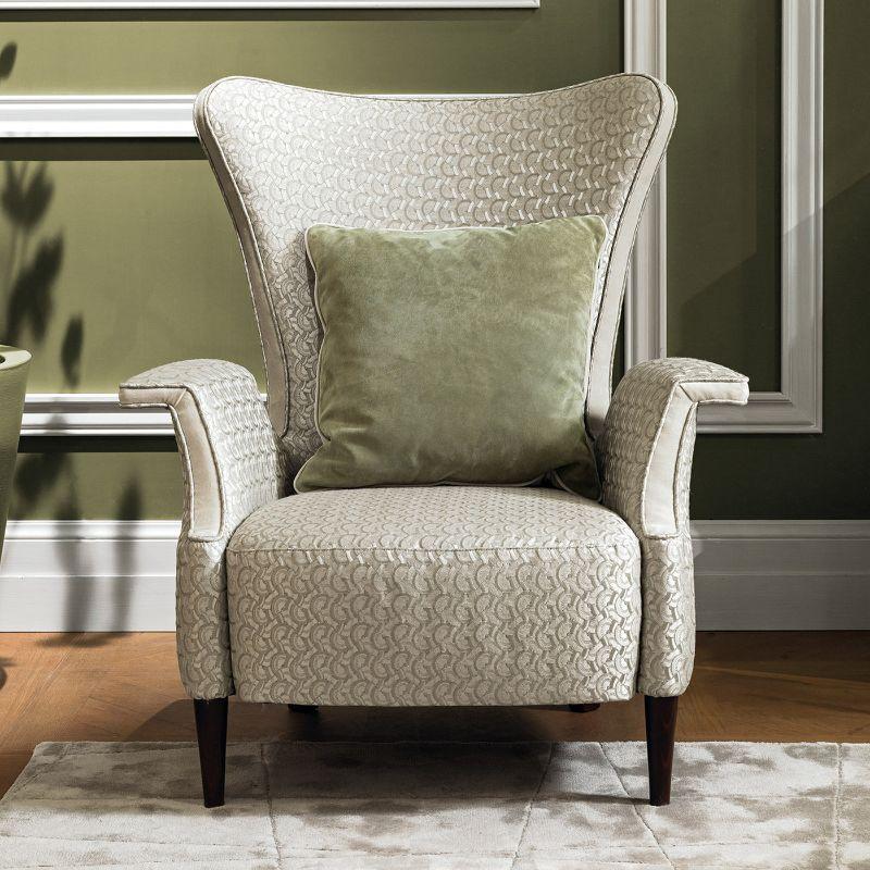 Sessel, gepolstert mit Jacquard-Stoff und Details aus Baumwollsamt.