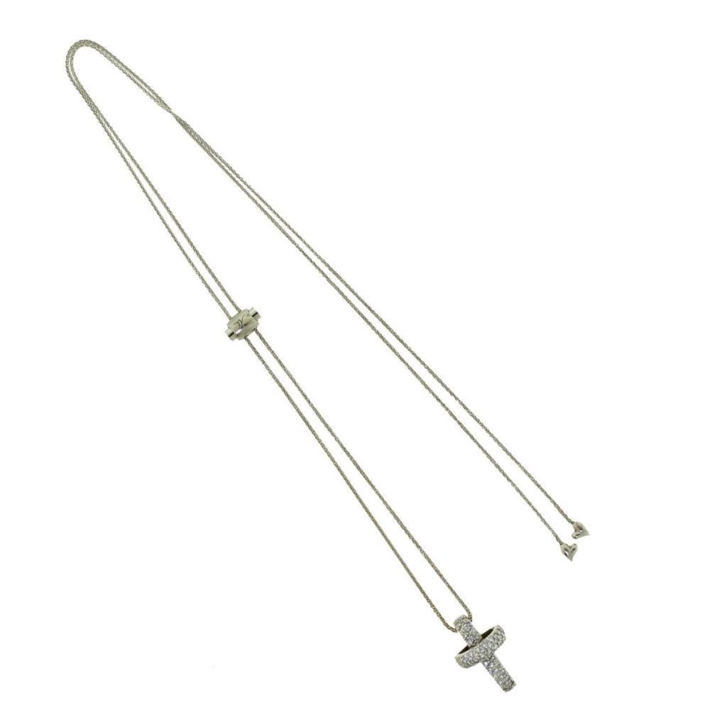 Taglio rotondo Jacquelin - Collana a croce in oro bianco con diamanti rotondi in vendita