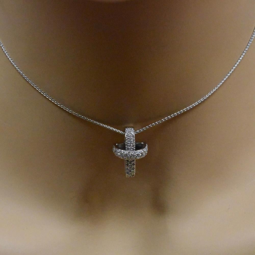 Jacquelin Round Diamond White Gold Cross Necklace In Good Condition For Sale In Miami, FL