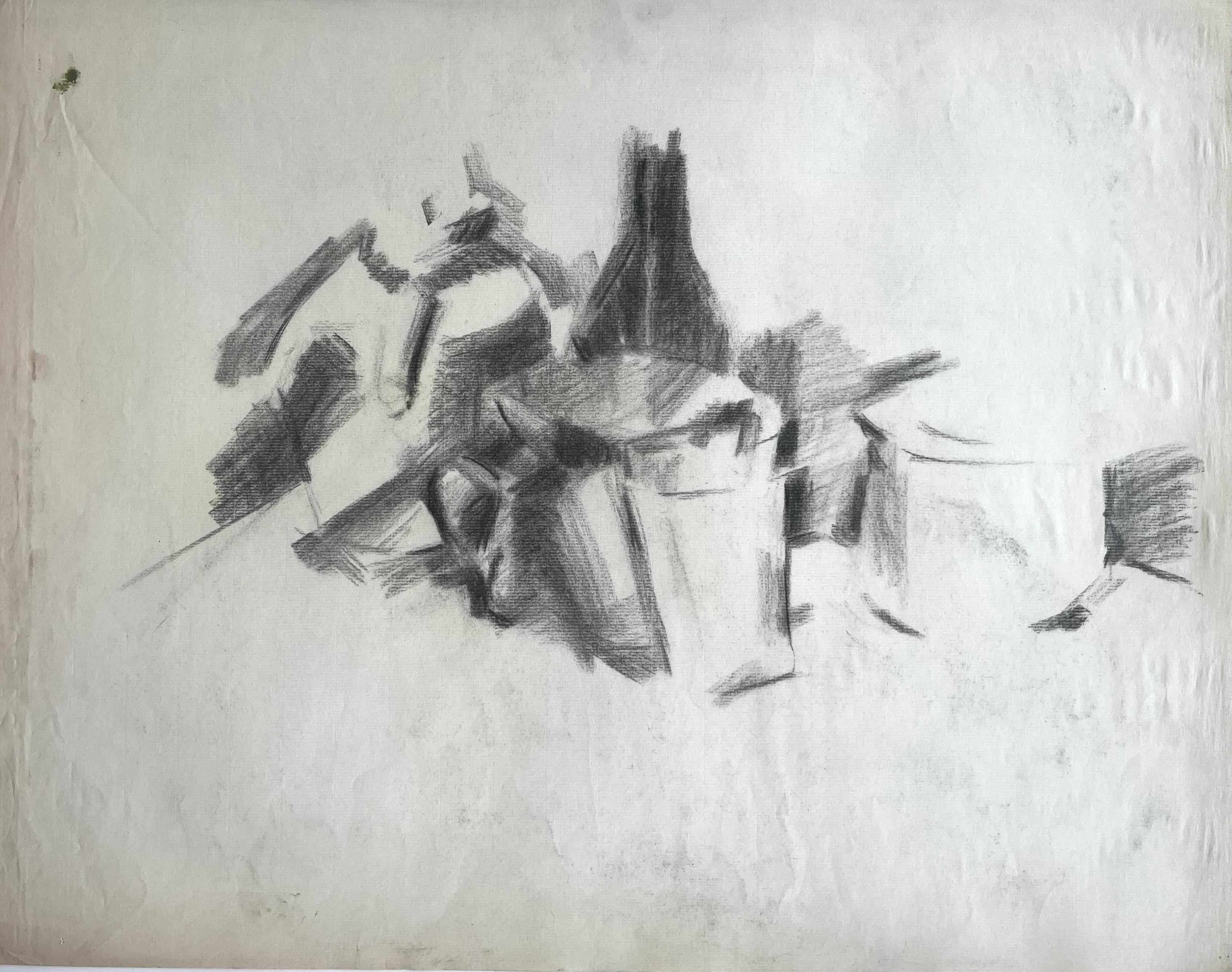 Naturaleza muerta al carboncillo con botellas, vasijas y cortinas. Dibujo modernista francés