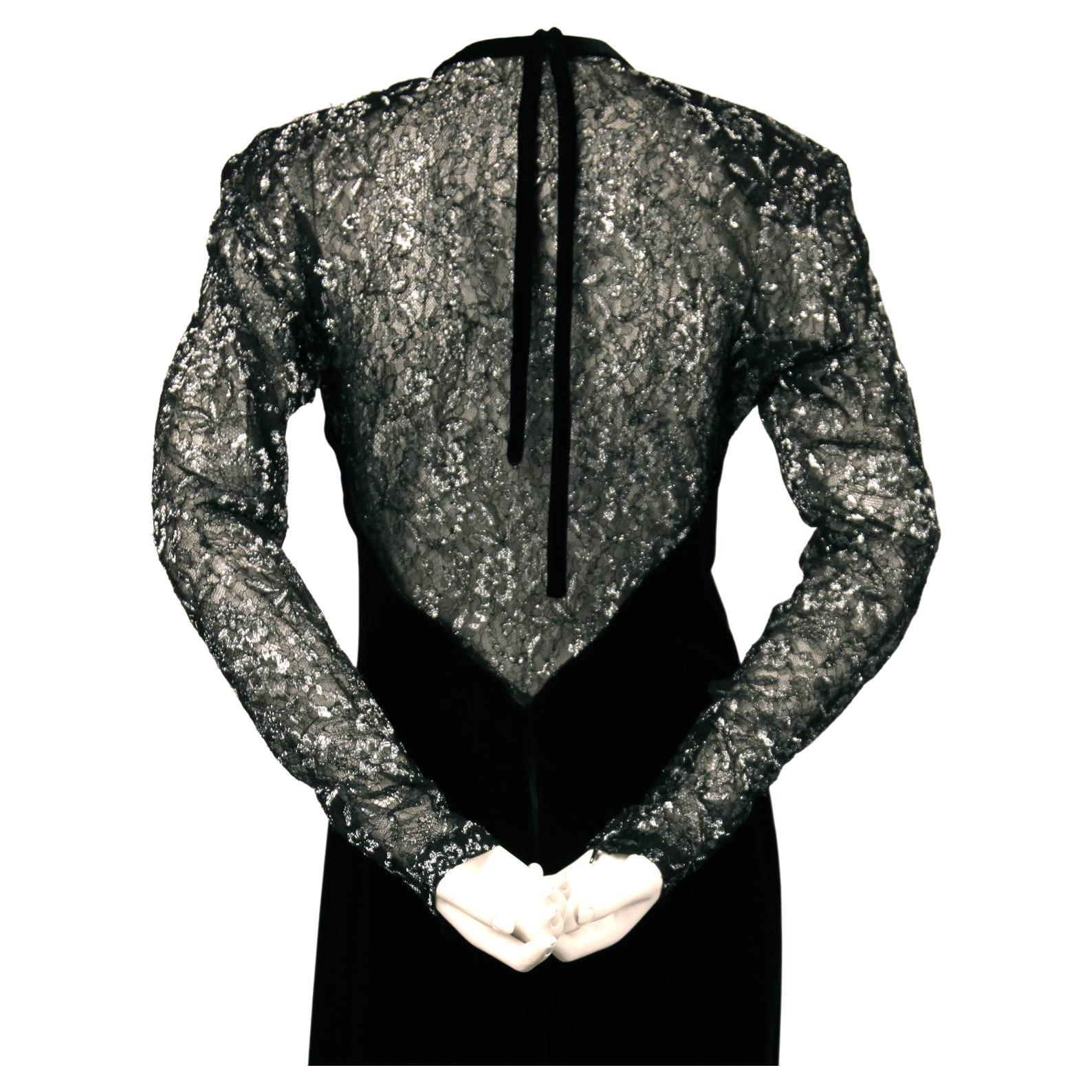 Jacqueline de Ribes vestido de terciopelo negro con paneles de encaje transparente en venta 1