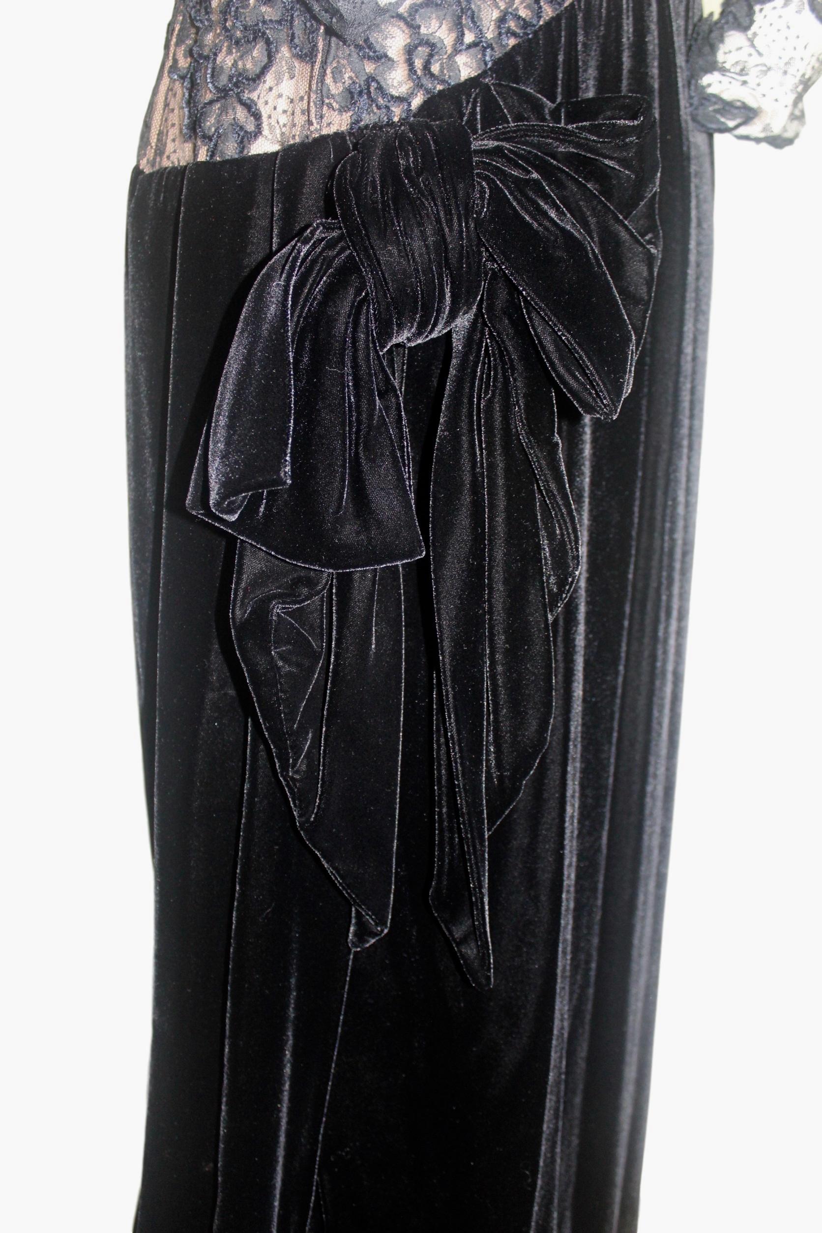 Jacqueline de Ribes Velvet and Lace Evening dress with Large Bows For Sale 3