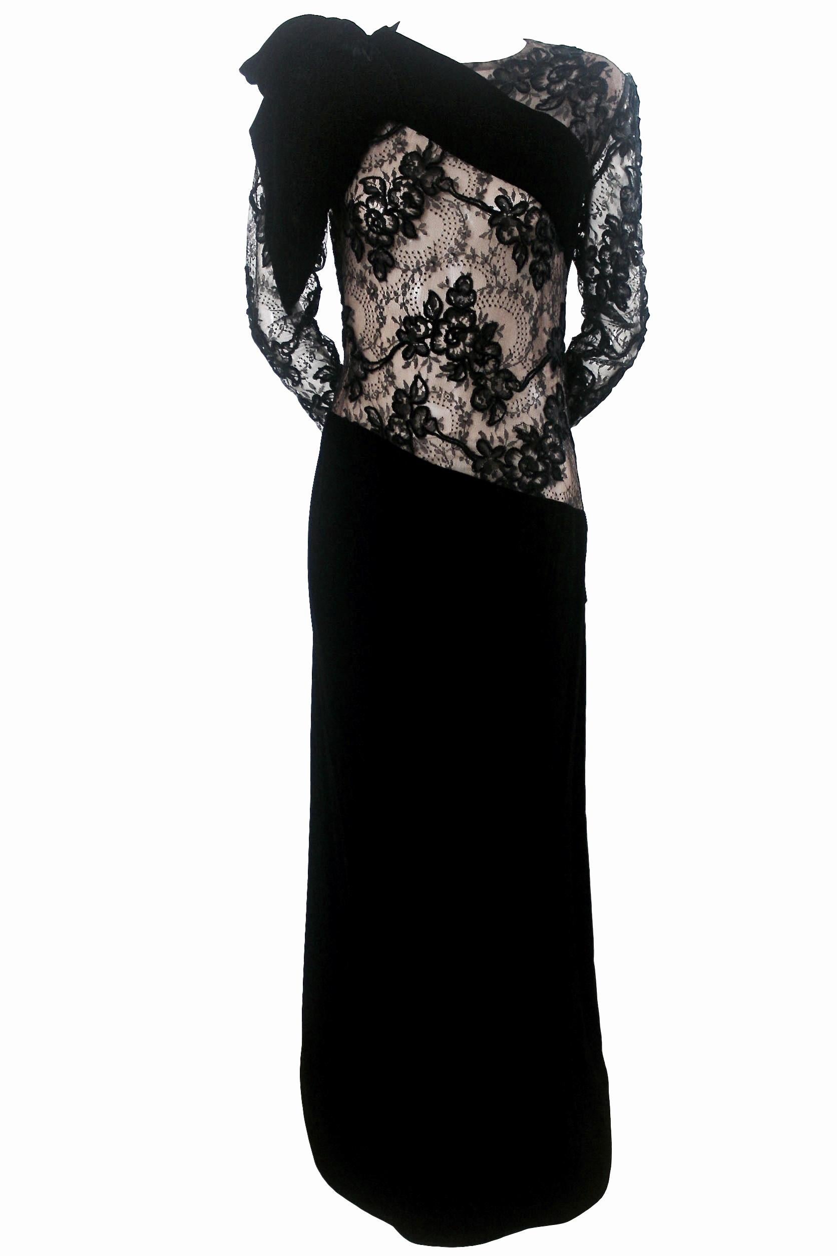 Jacqueline de Ribes Velvet and Lace Evening dress with Large Bows In Good Condition For Sale In Bath, GB