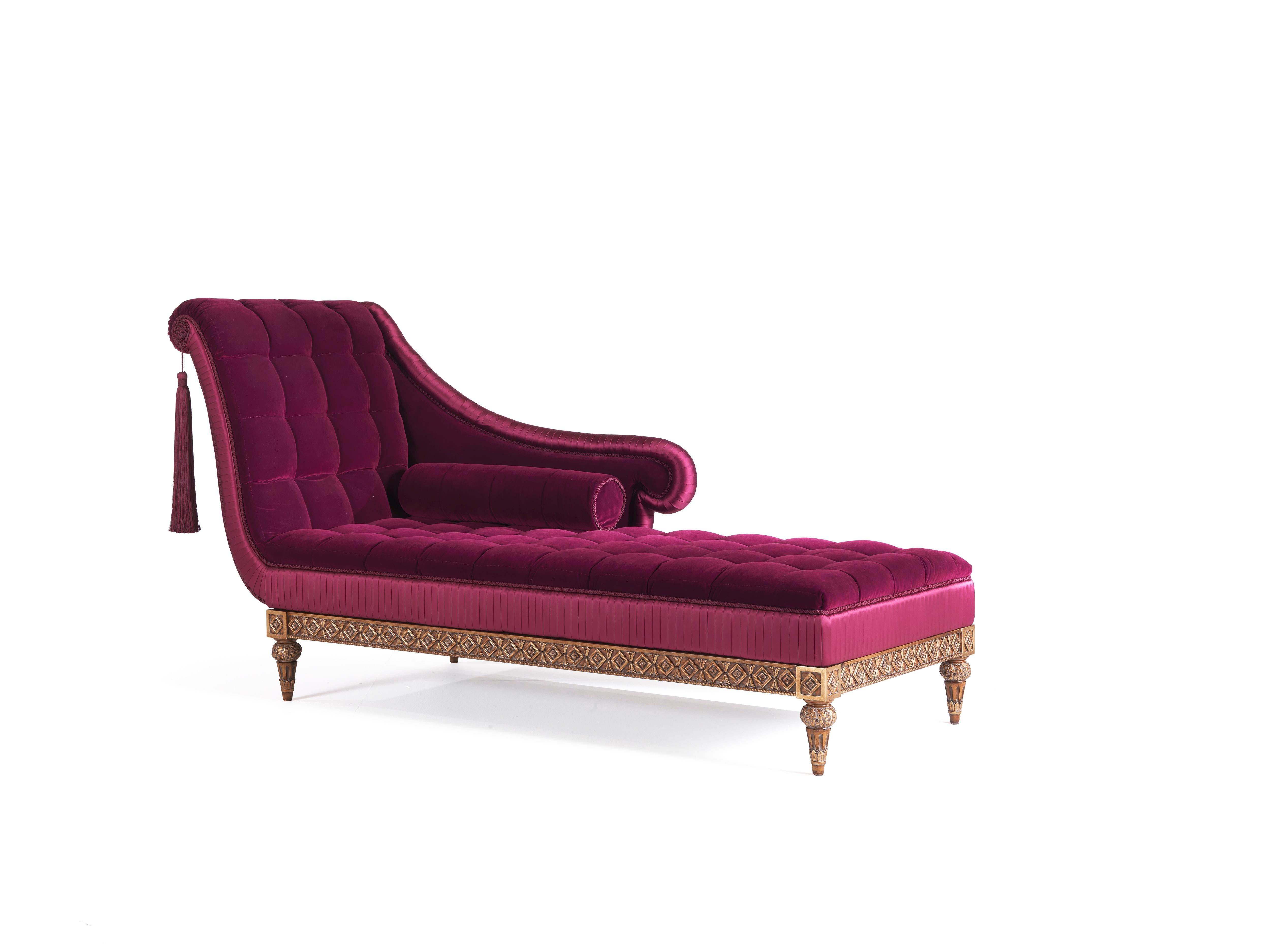 The elegant Jacqueline dormeuse was designed for the most exclusive interiors: it will perfectly fit classic rooms, as well as contemporary and modern as a gorgeous accent piece. The solid wood frame is hand carved at the base, and finished in