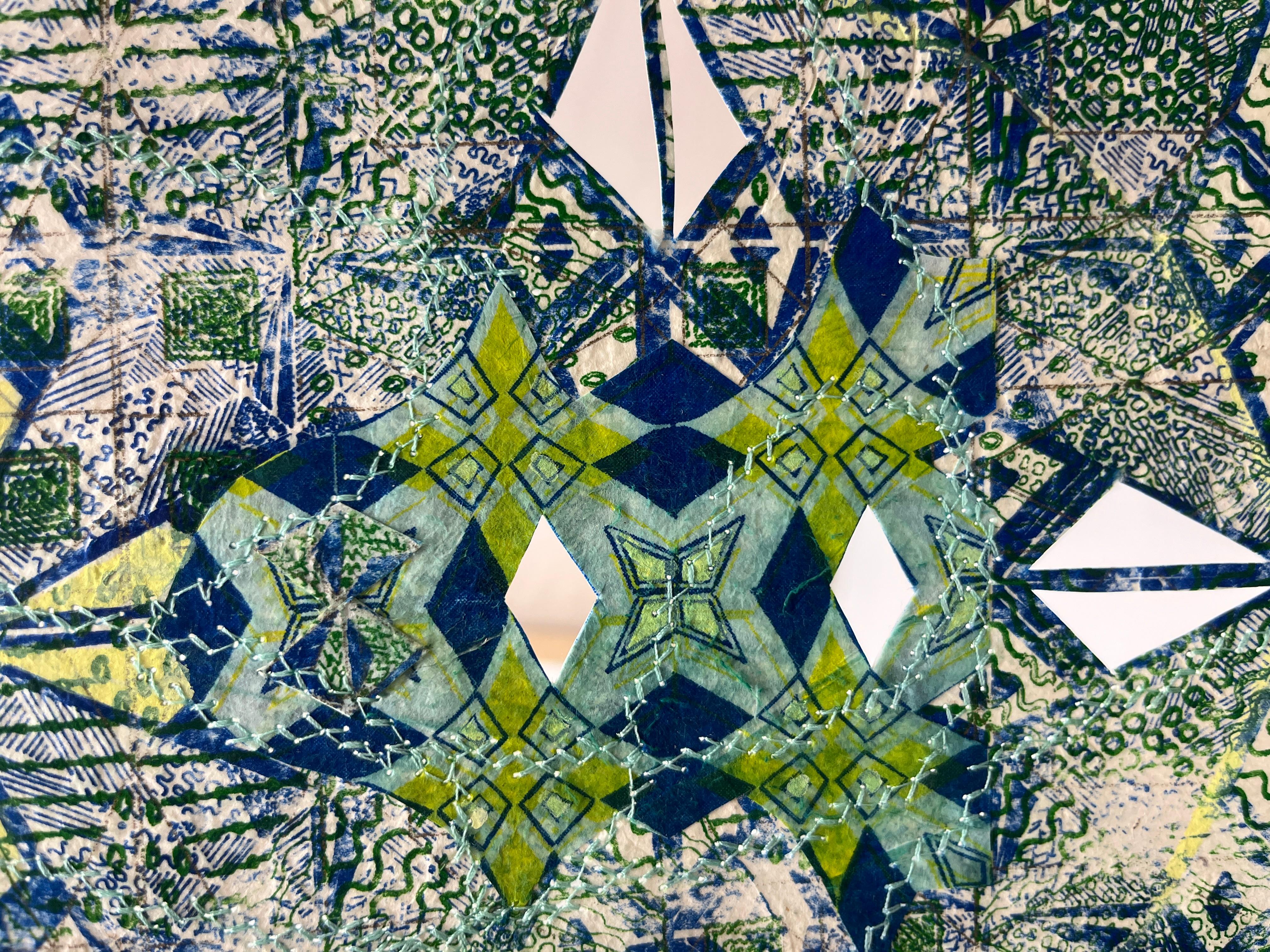 Jacquelyn Strycker
Ein mit Öffnungen durchwobener Himmel, 2025
Risografie auf handgeschöpftem Papier mit Näharbeiten, Acrylgouache und Aquarellfarbe
8,5 x 11 Zoll.
(Str002)

Muster sind auch in den von Jacquelynn Strycker gezeichneten Linien zu