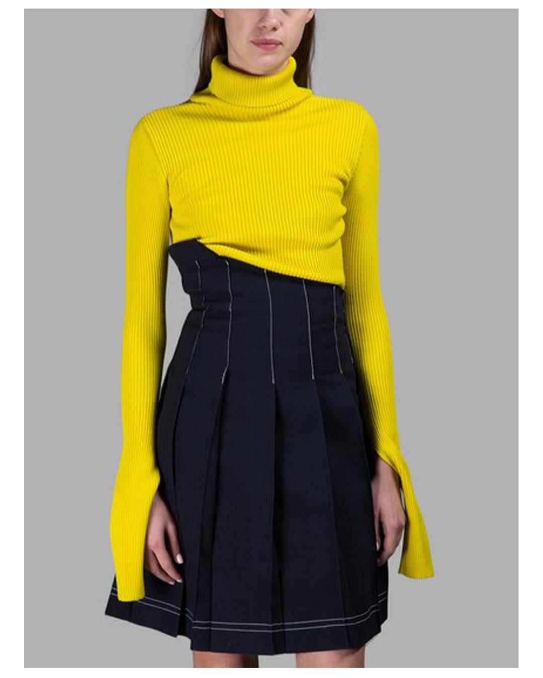 Jacquemus 16 yellow ribbed cut out oversized polo turtle roll neck wool sweater For Sale 1