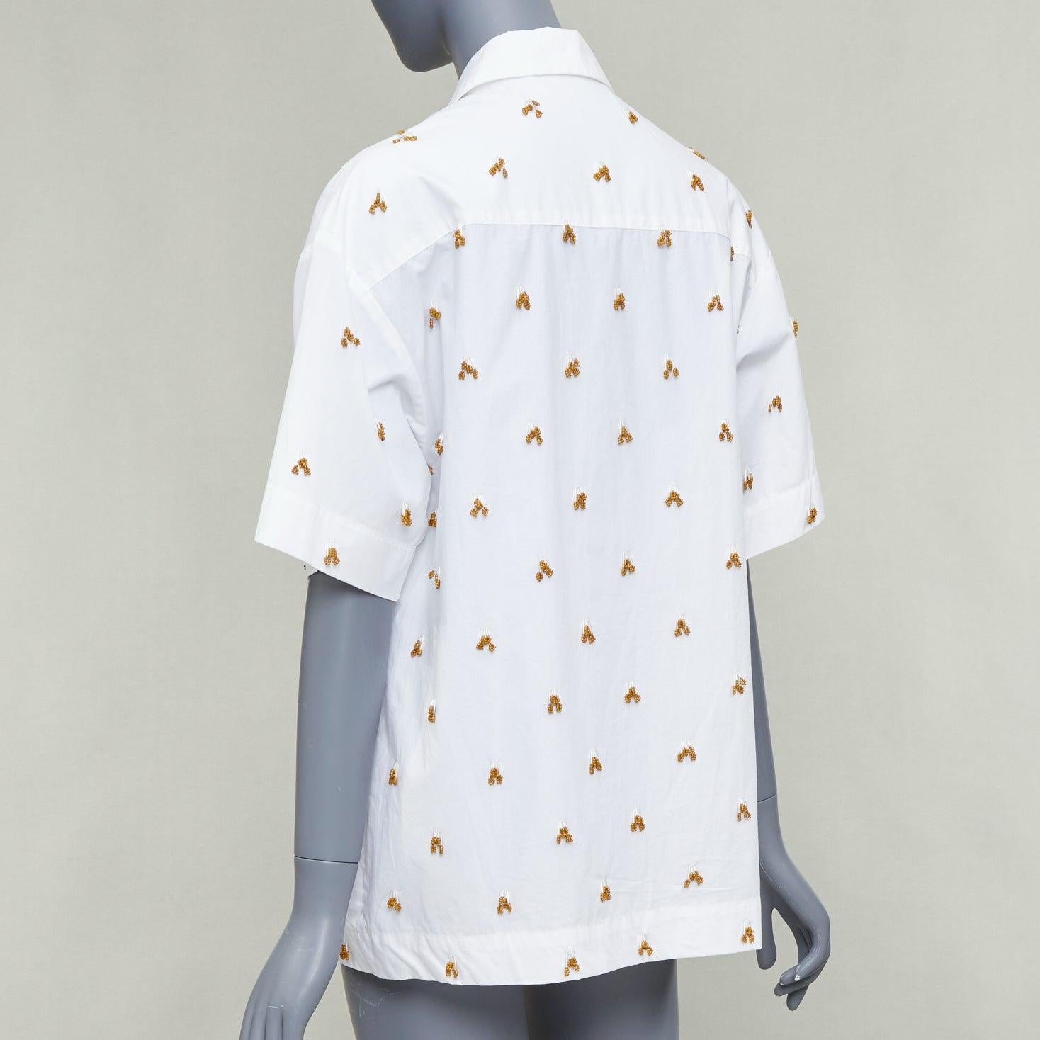 JACQUEMUS 2021 L'amour La Chemise Camisa adornada de cristal de algodón Ble FR34 XS en venta 1