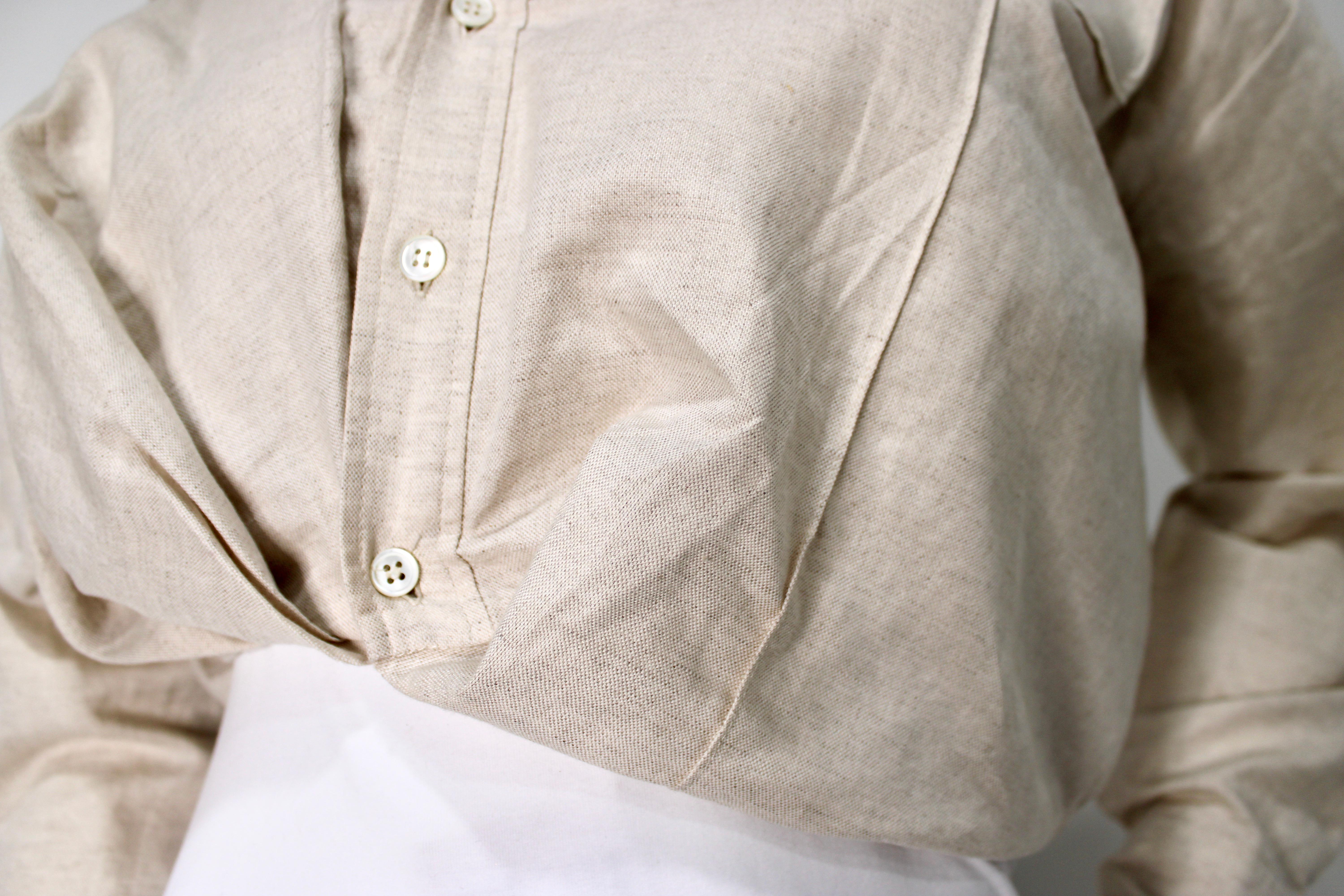 Jacquemus Beige L'ANNÉE 97 Asymmetrisch geschnittenes Hemd mit Knopfleiste im Zustand „Gut“ im Angebot in Scottsdale, AZ