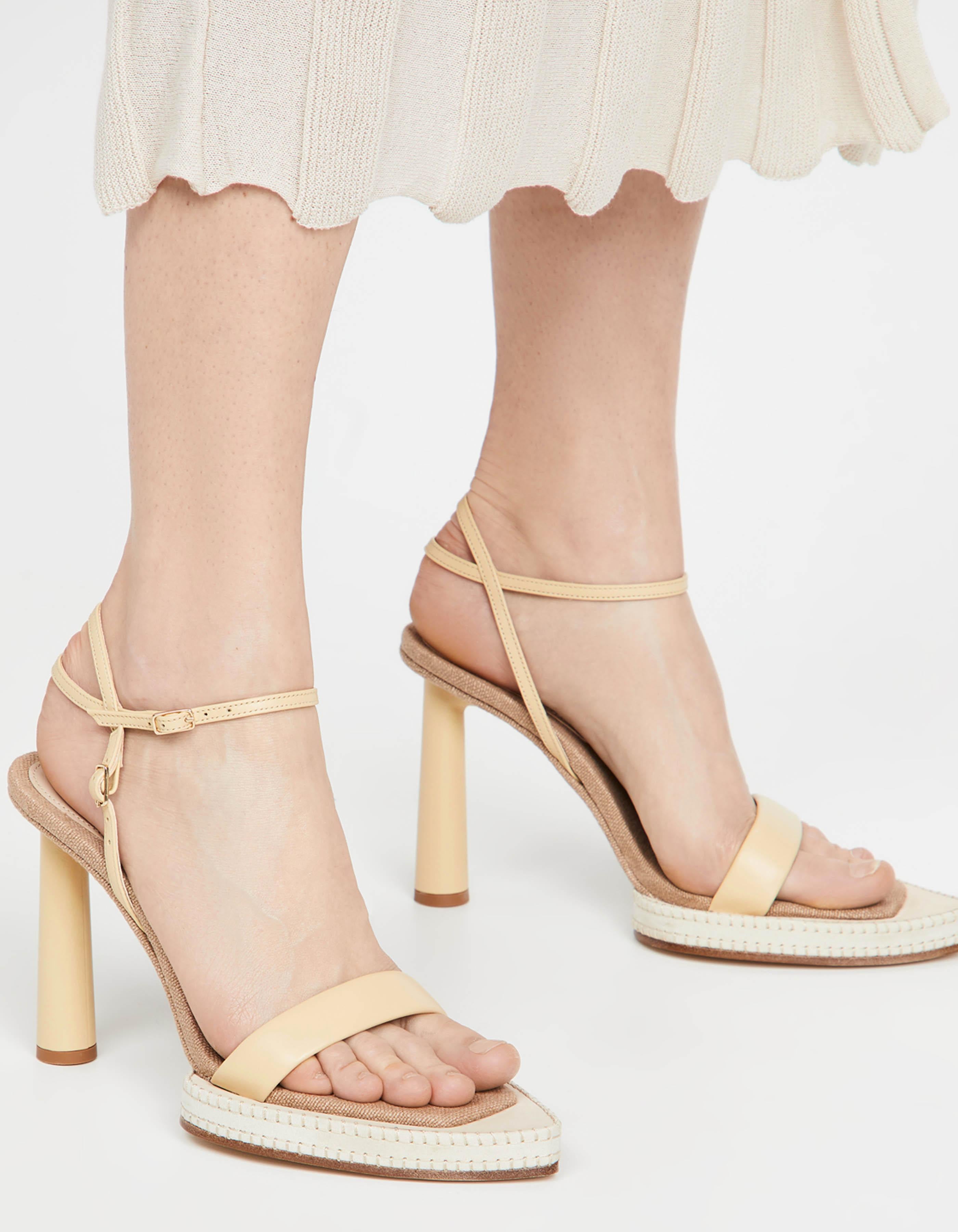 Jacquemus Beige Les Novio 95 Sandals sz 36

Made In: Portugal
Color: Beige
Hardware: Pale goldtone
Materials: Leather, canvas
Closure/Opening: Two adjustable buckle straps
Overall Condition: New- resoled
Estimated Retail: $700 plus tax

Marked Size:
