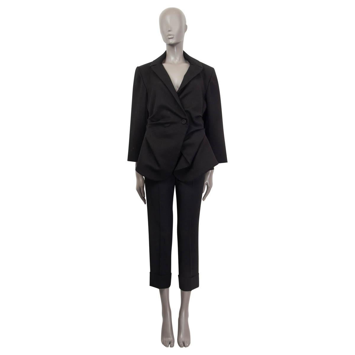 100% authentic Jacquemus Fall/Winter 2018 'Le Souk' blazer in black wool (100%). Features ruches at the hemline and a notch collar. Closes with one black button and one concealed button on the front. Lined in black viscose (51%) and cotton (49%).