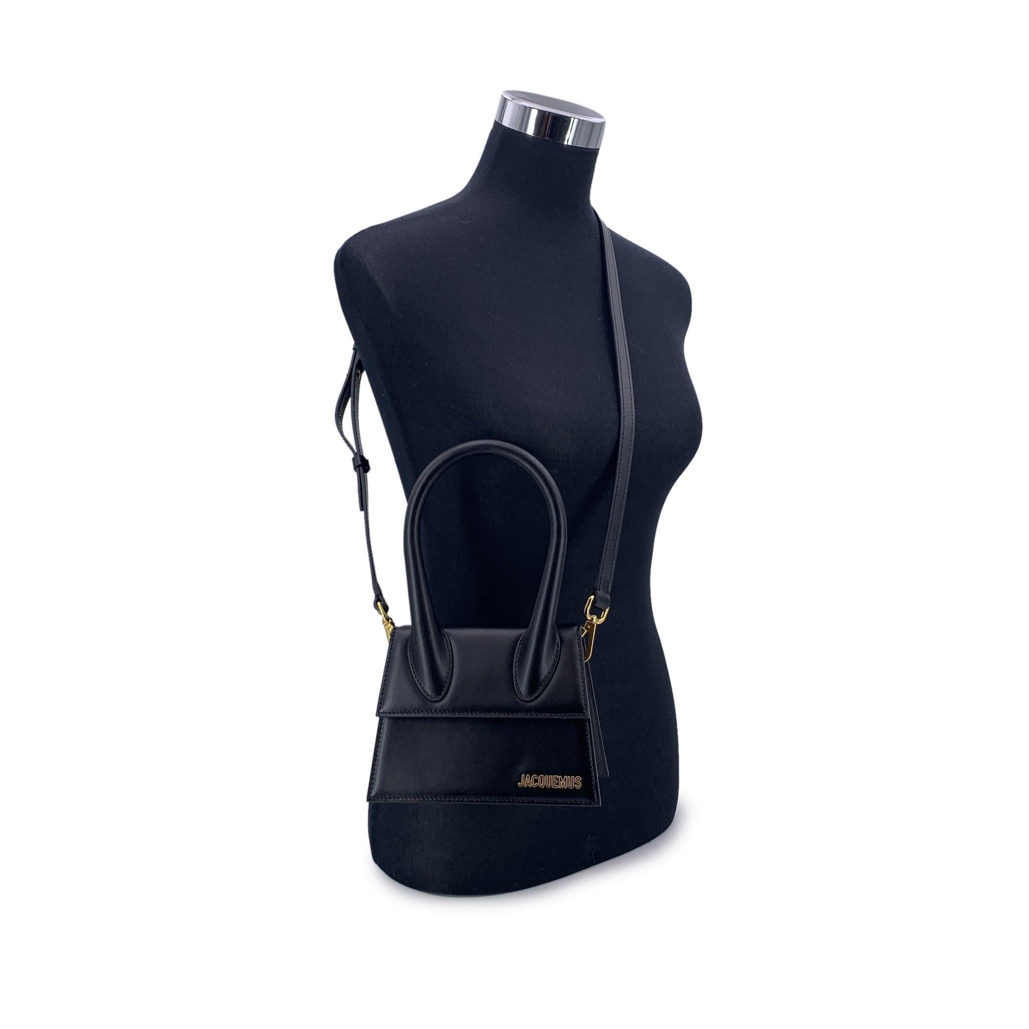 There's a quiet confidence to the Jacquemus Le Chiquito-a bag that doesn't beg for attention, but always earns it. Crafted in structured black leather, it's bold yet refined, with clean lines and that unmistakable Jacquemus silhouette. The