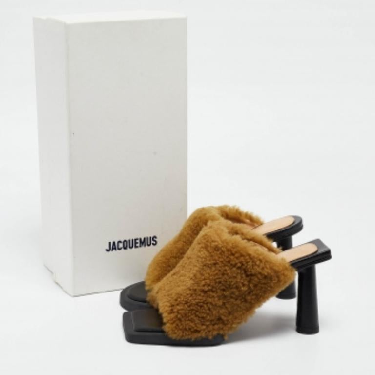 Marrone Jacquemus - Sandali in pelliccia marrone taglia 35 in vendita