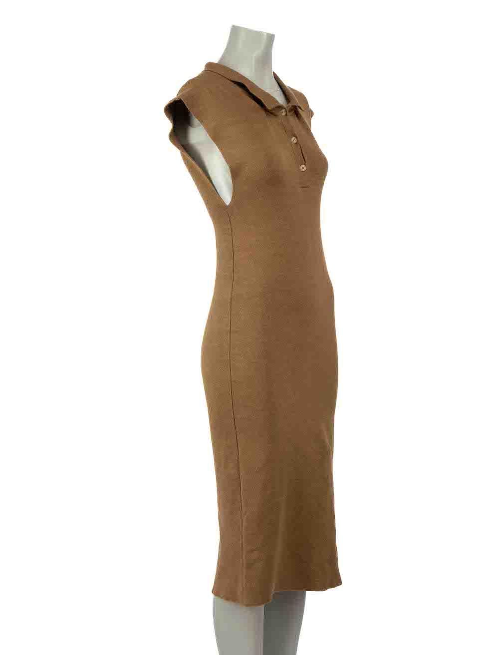 CONDITION is Very good. Minimal wear to dress is evident. Minor pulls to the front of the dress on this used Jacquemus designer resale item.
 
Details
La Robe Santon
Brown
Linen
Knit dress
Figure hugging fit
Sleeveless
Midi
Polo neck
Button up