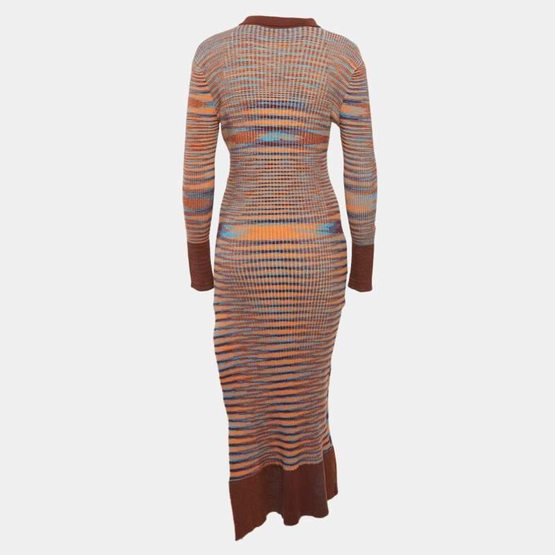 This Jacquemus T shirt dress brings elegant details and a lovely silhouette. It is made from the finest materials and is bound to give you comfort.