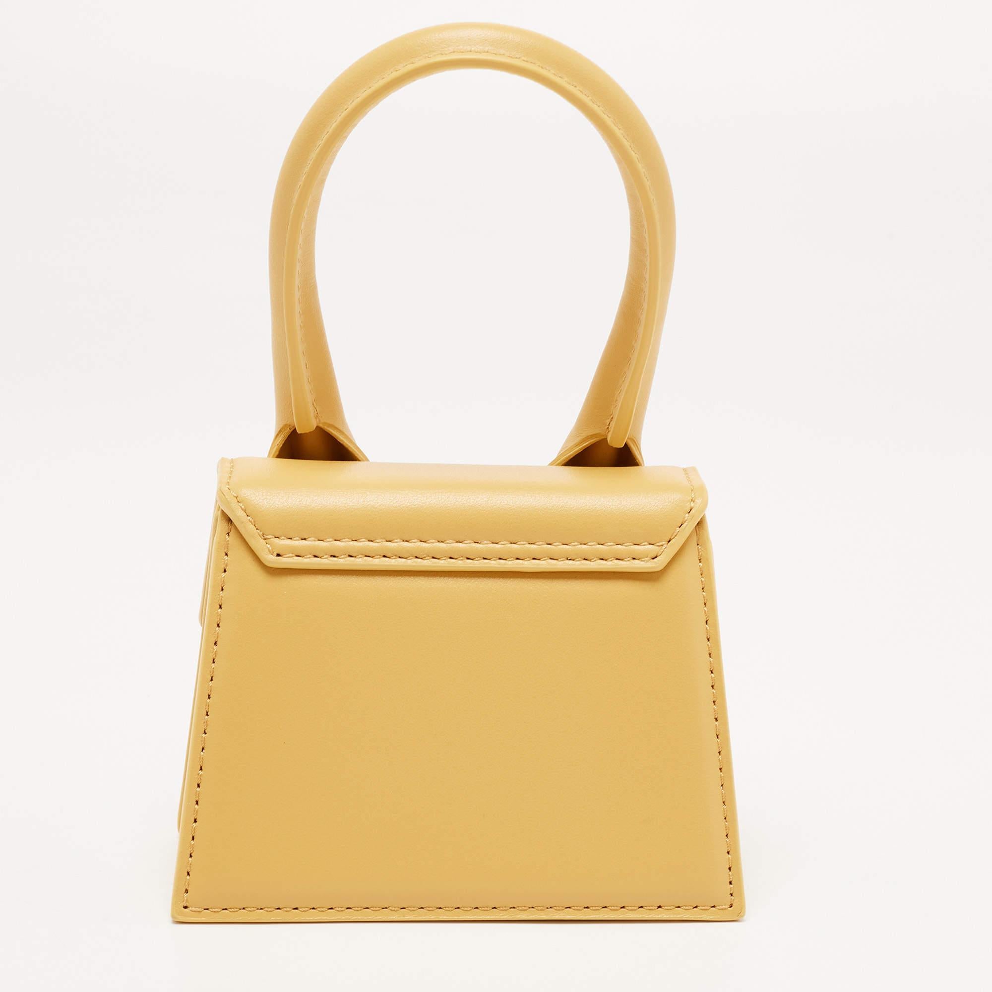Chances are that you have already noticed this bag on your social media feeds carried by influencers and celebrities. A cult-favorite piece, this Jacquemus Le Chiquito bag comes in a structured silhouette and has a rolled handle. The creation comes