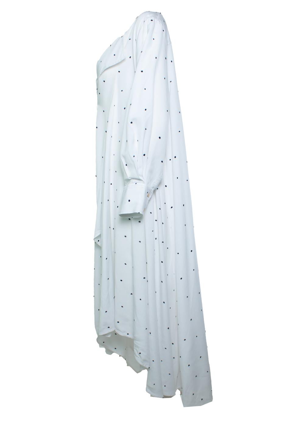 Jacquemus, dotted maxi dress in white. The item is in very good condition.

CONDITION: very good condition

SIZE: 34 - XS

MEASUREMENTS: length 128 cm, width 58 cm, waist 89 cm, shoulder width 38 cm, sleeve length 59 cm

MATERIAL: 89% viscose 9%
