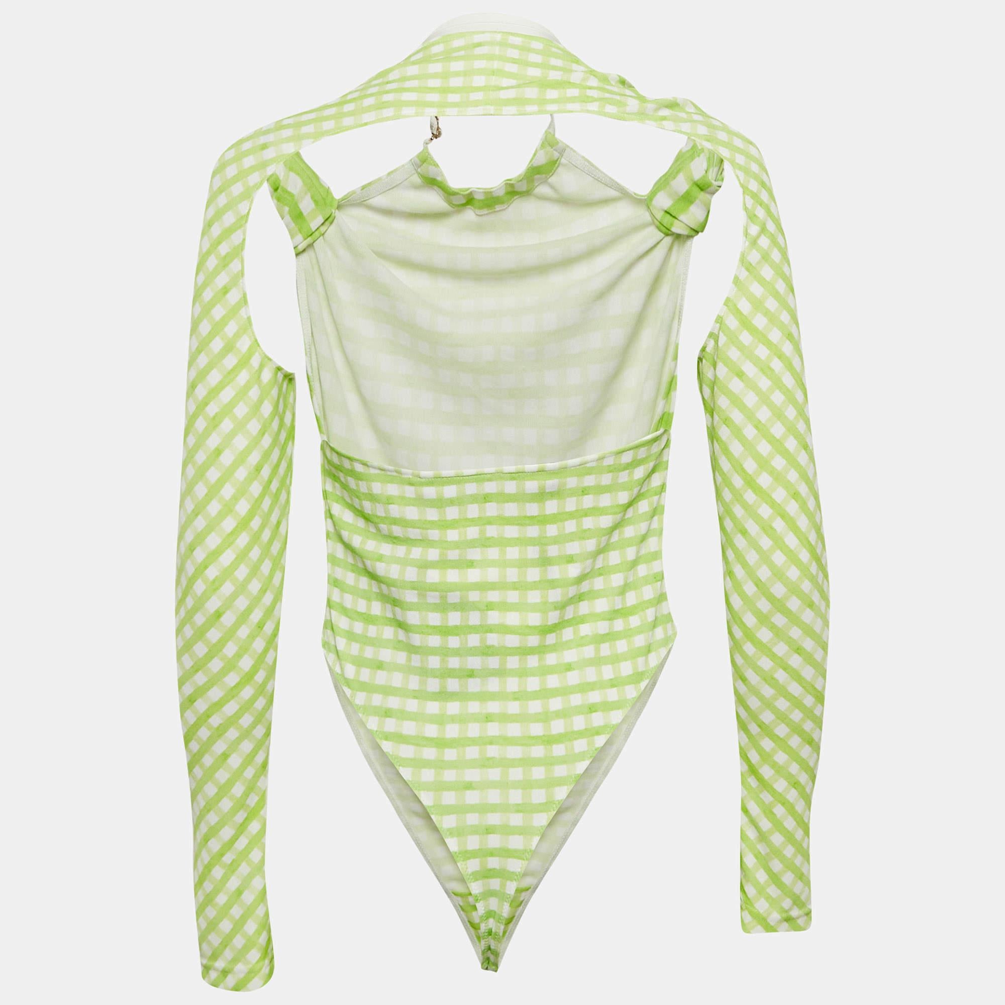 The Jacquemus Le Body Nodi bodysuit combines contemporary style with a playful pattern. Crafted from soft jersey fabric this bodysuit features an eye catching green check design and a chic knotted detail at the front. Perfect for pairing with high
