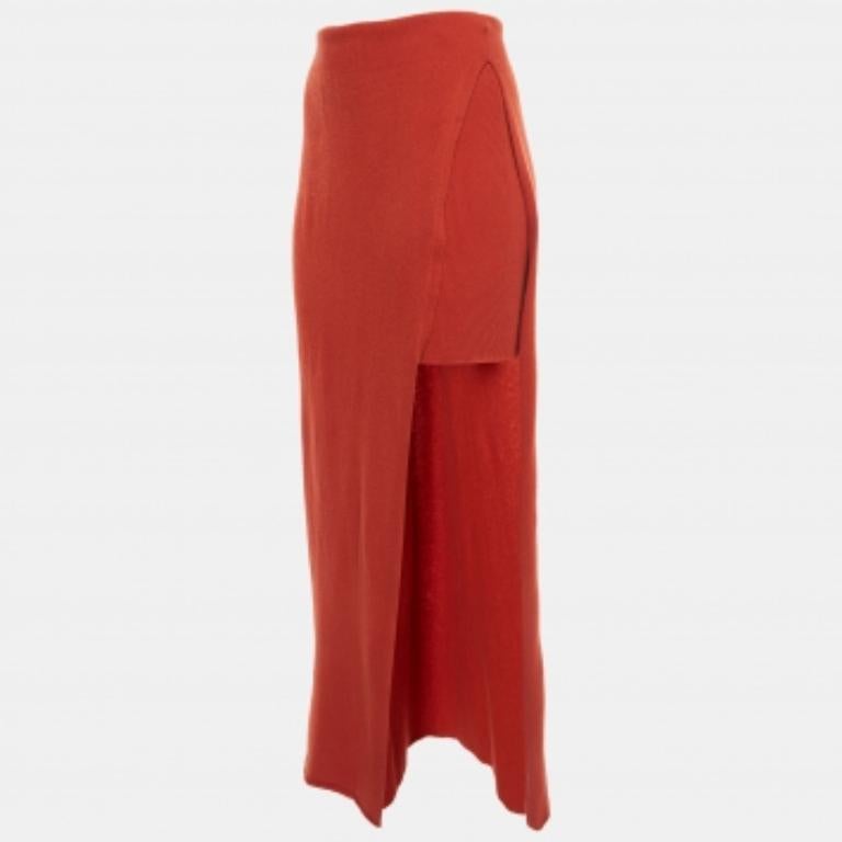 Prova il fascino dell'abbigliamento firmato con questa splendida gonna. Realizzata con tessuti di qualità, la gonna ha un fascino semplice e un'ottima vestibilità. Abbinalo a una camicetta sartoriale o a un semplice top e tacchi alti.