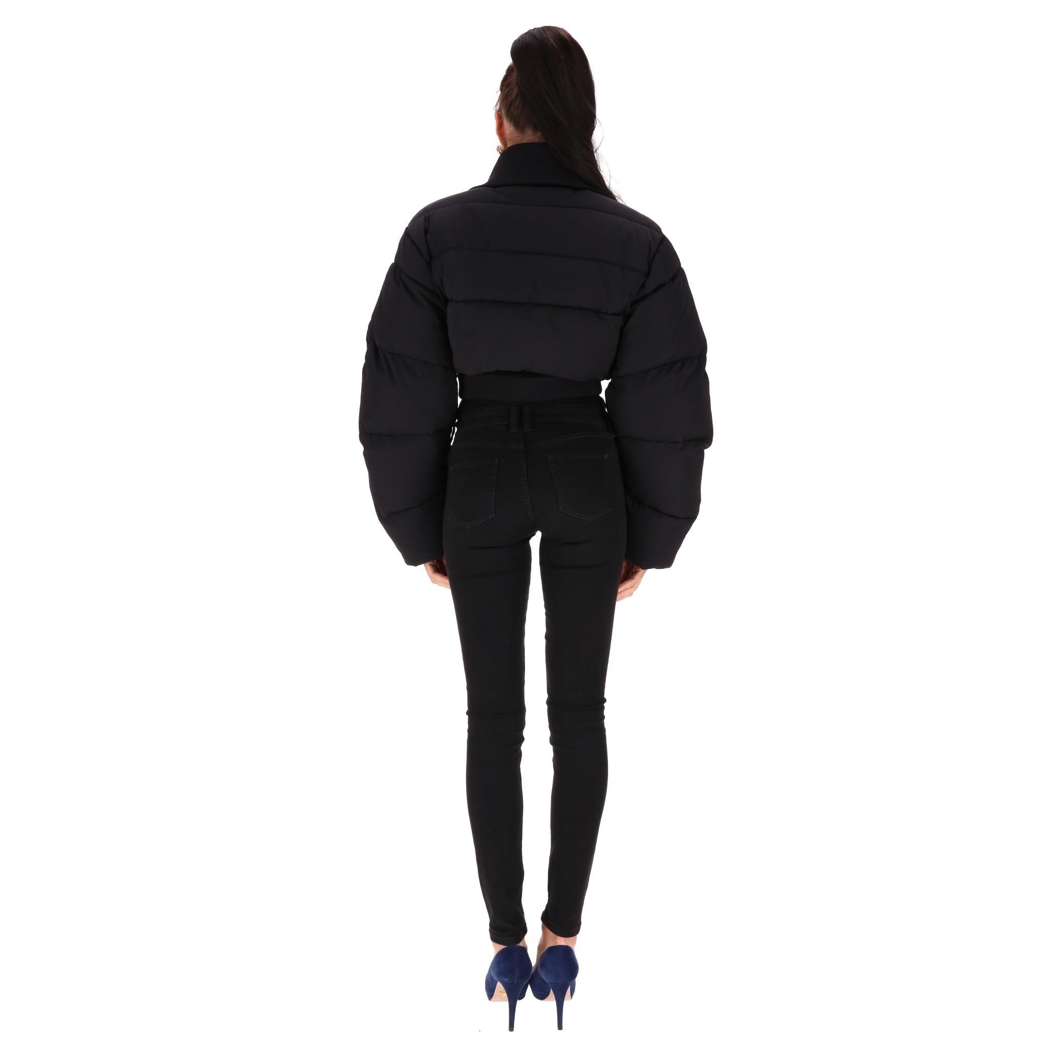 Jacquemus La Montage Cut-Out Detail Cropped Puffer Jacket In Good Condition For Sale In London, GB