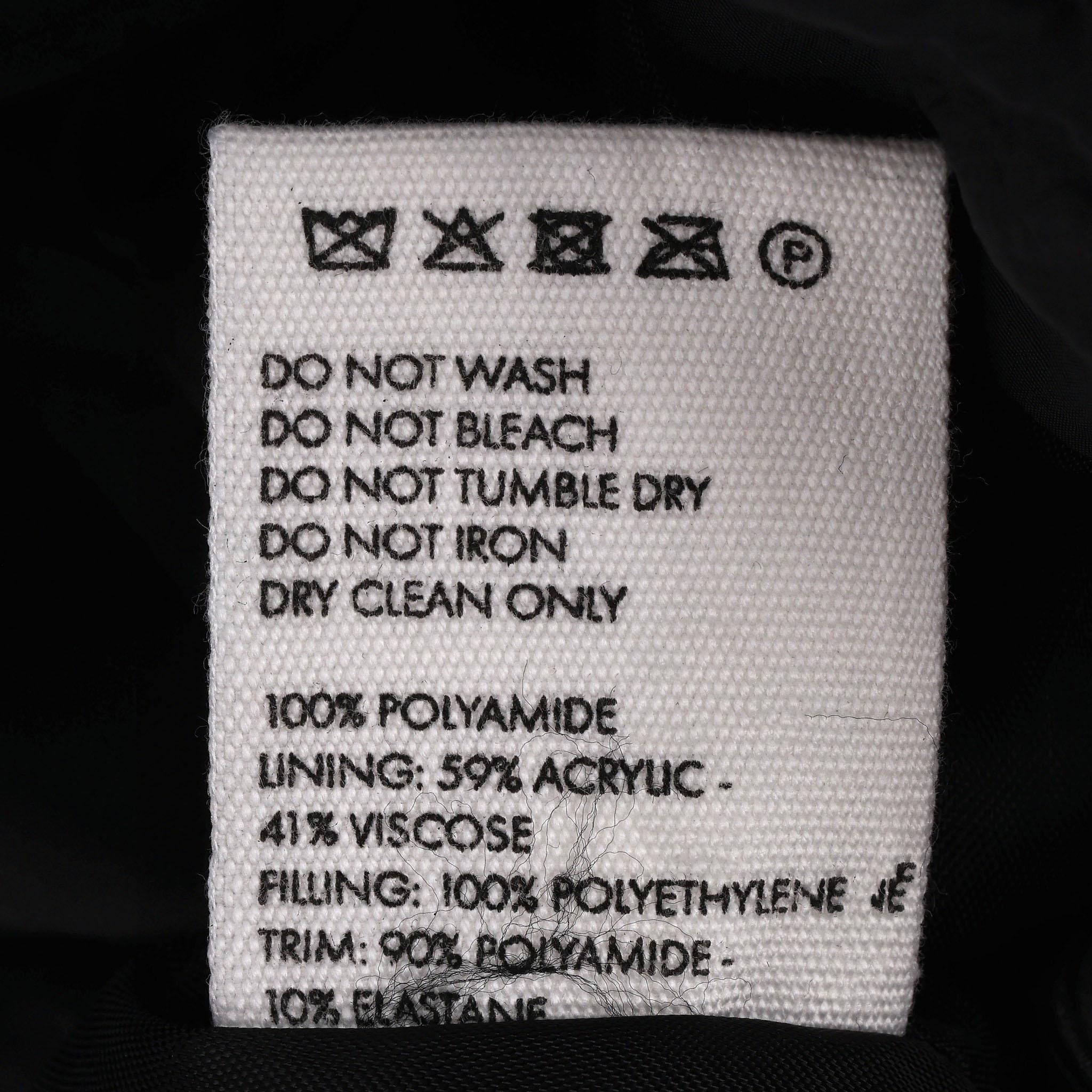 Jacquemus La Montage Cut-Out Detail Cropped Puffer Jacket For Sale 2