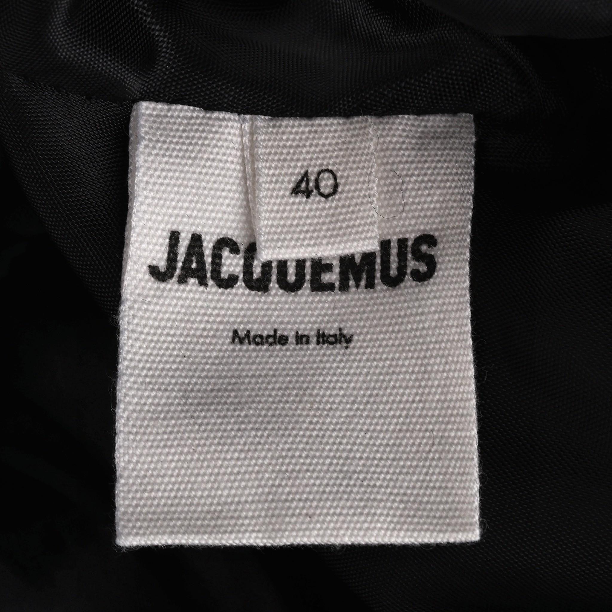 Jacquemus La Montage Cut-Out Detail Cropped Puffer Jacket For Sale 3