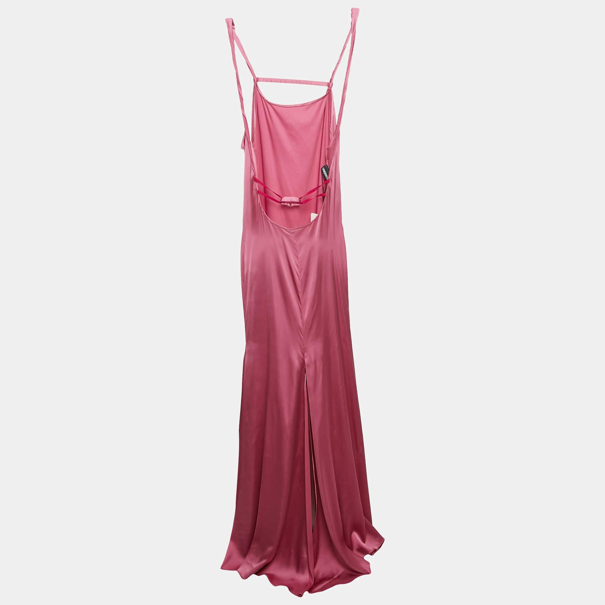 The Jacquemus La Robe Mentalo Maxi Dress features a luxurious figure hugging stretch satin fabric with a captivating open back design. Its sleek silhouette and floor length cut create a sophisticated look while the vibrant hue adds a bold touch.