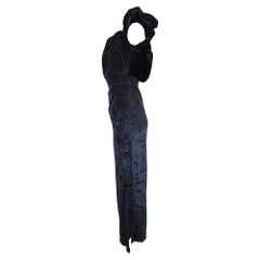 Jacquemus „La robe Velours LE CHOUCHOU“ – langes, asymmetrisches, drapiertes Kleid aus marineblauem Samt