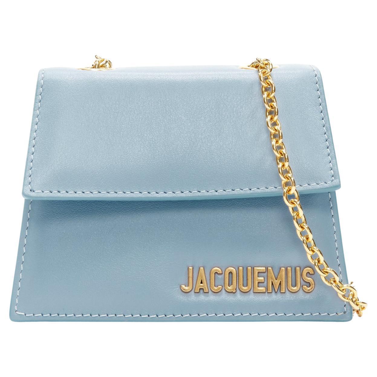 JACQUEMUS Le Piccolo Blaues Leder, goldene Kette, kastenförmige 2-Wege-Crossbody-Micro-Tasche im Angebot
