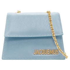 JACQUEMUS Le Piccolo Blaues Leder, goldene Kette, kastenförmige 2-Wege-Crossbody-Micro-Tasche
