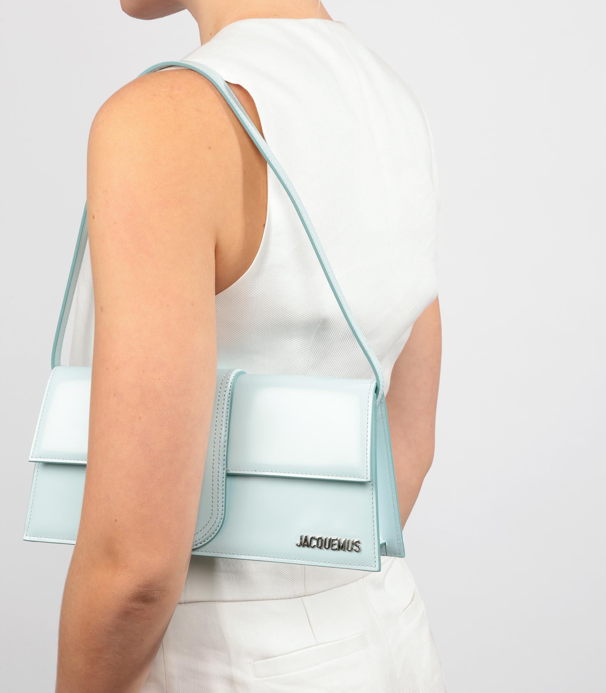 Jacquemus Light Blue Patent Leather Le Bambino Long

Brand- Jacquemus
Model- Le Bambino Long
Product Type- Shoulder, Top Handle
Age- Circa 2023
Accompanied By- Jacquemus Dust Bag
Colour- Light Blue
Hardware- Silver
Material(s)- Patent