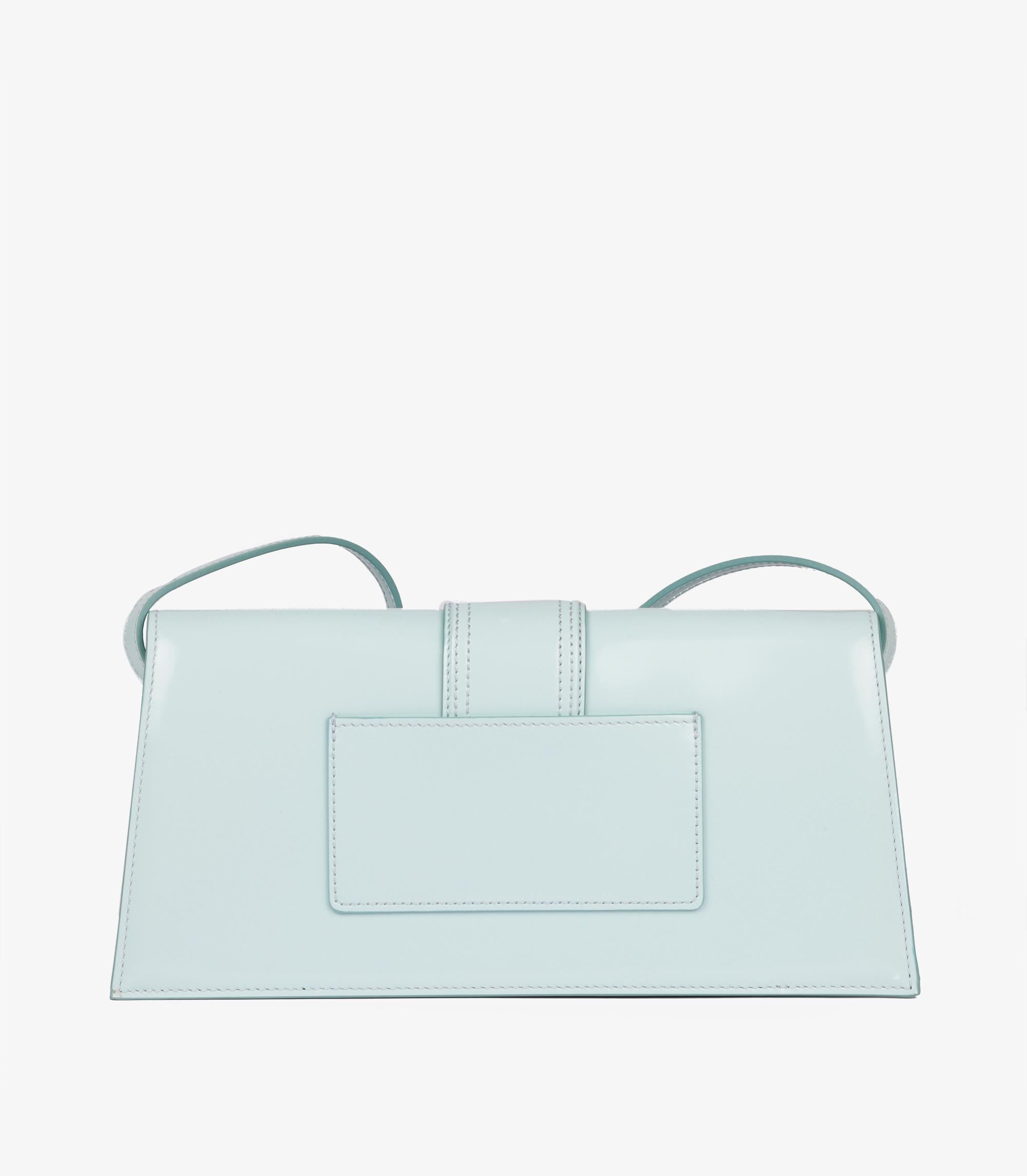 Jacquemus Blu chiaro in pelle verniciata Le Bambino lungo in vendita 1
