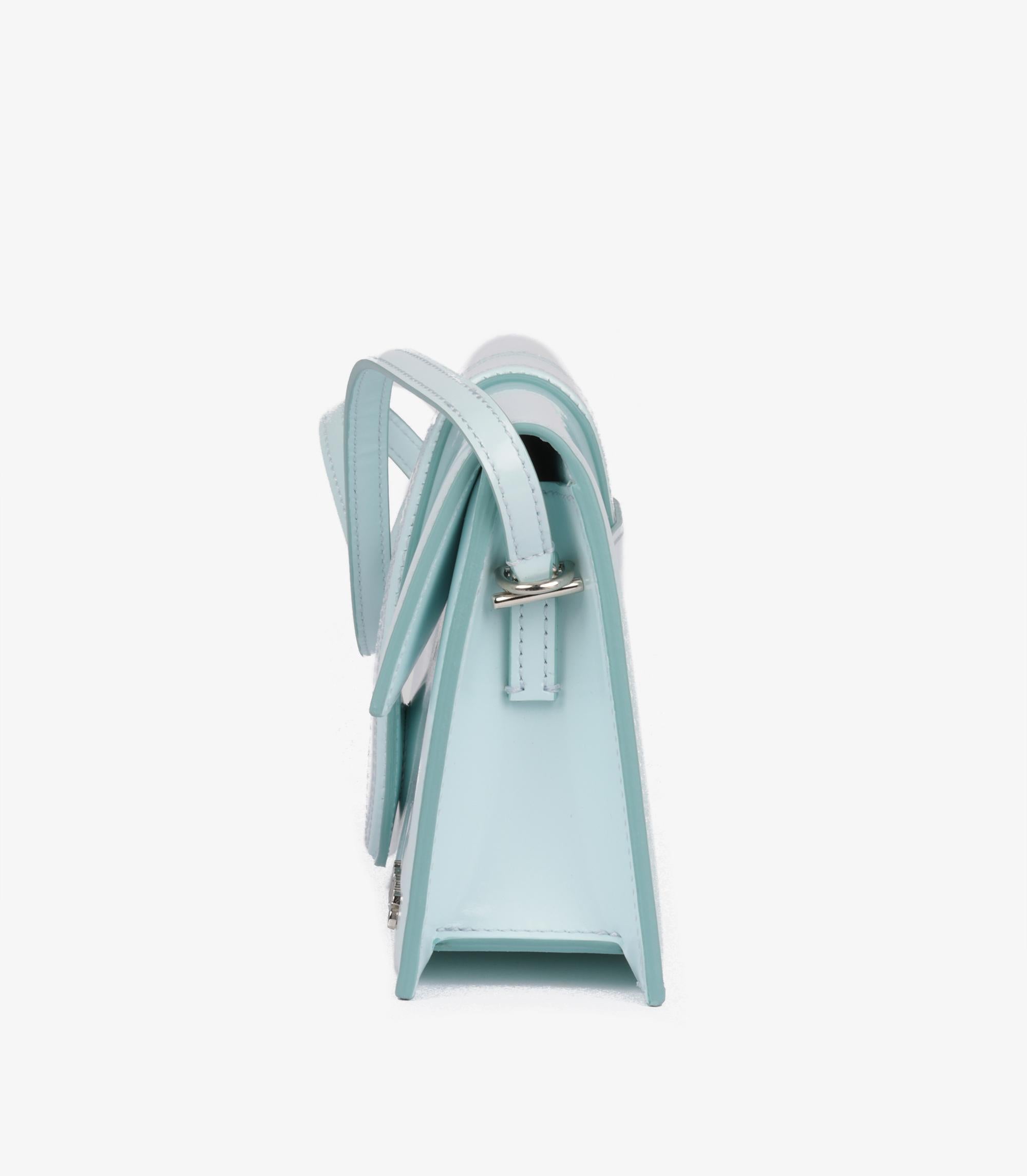 Jacquemus Blu chiaro in pelle verniciata Le Bambino lungo in vendita 2