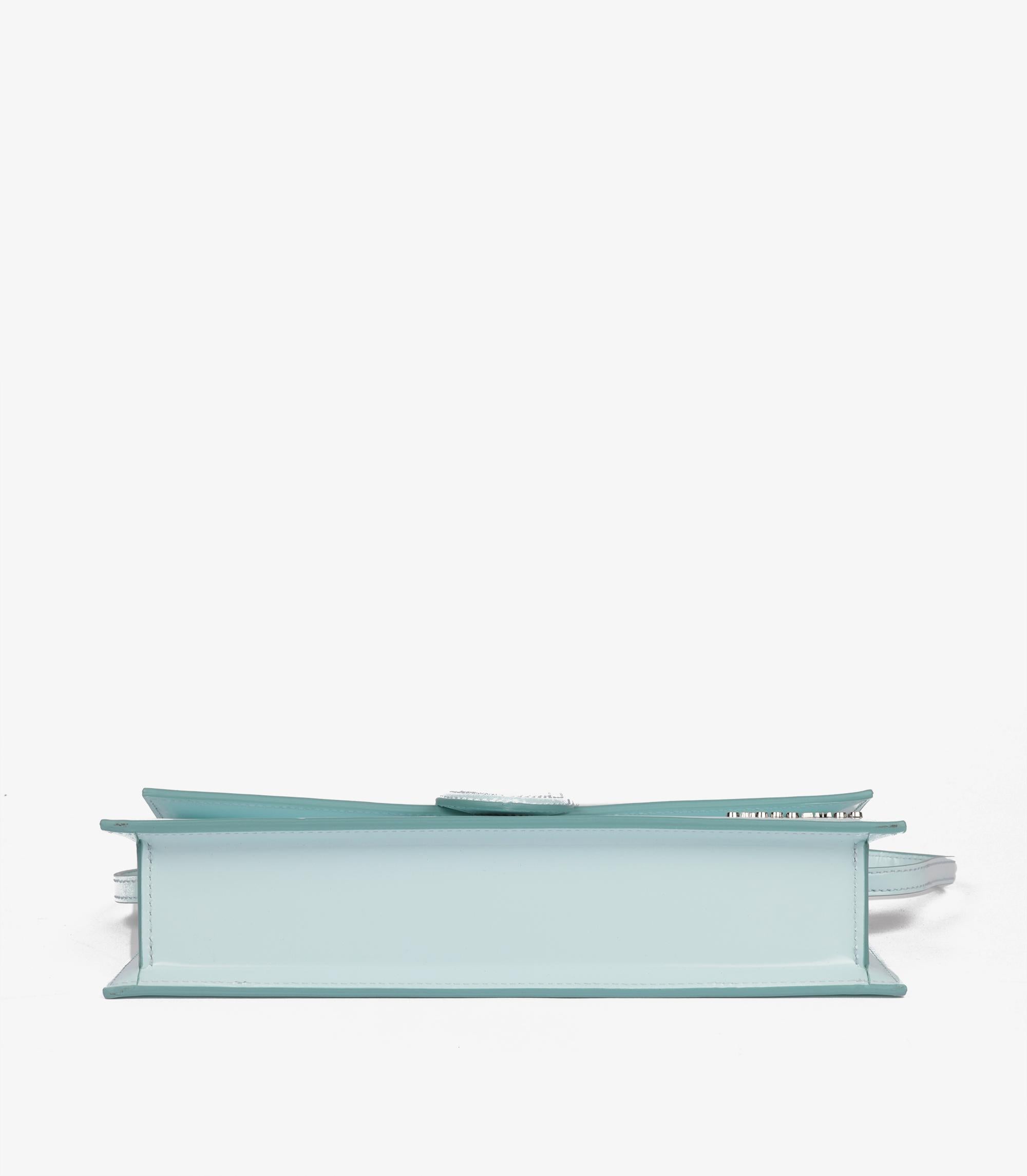 Jacquemus Blu chiaro in pelle verniciata Le Bambino lungo in vendita 3