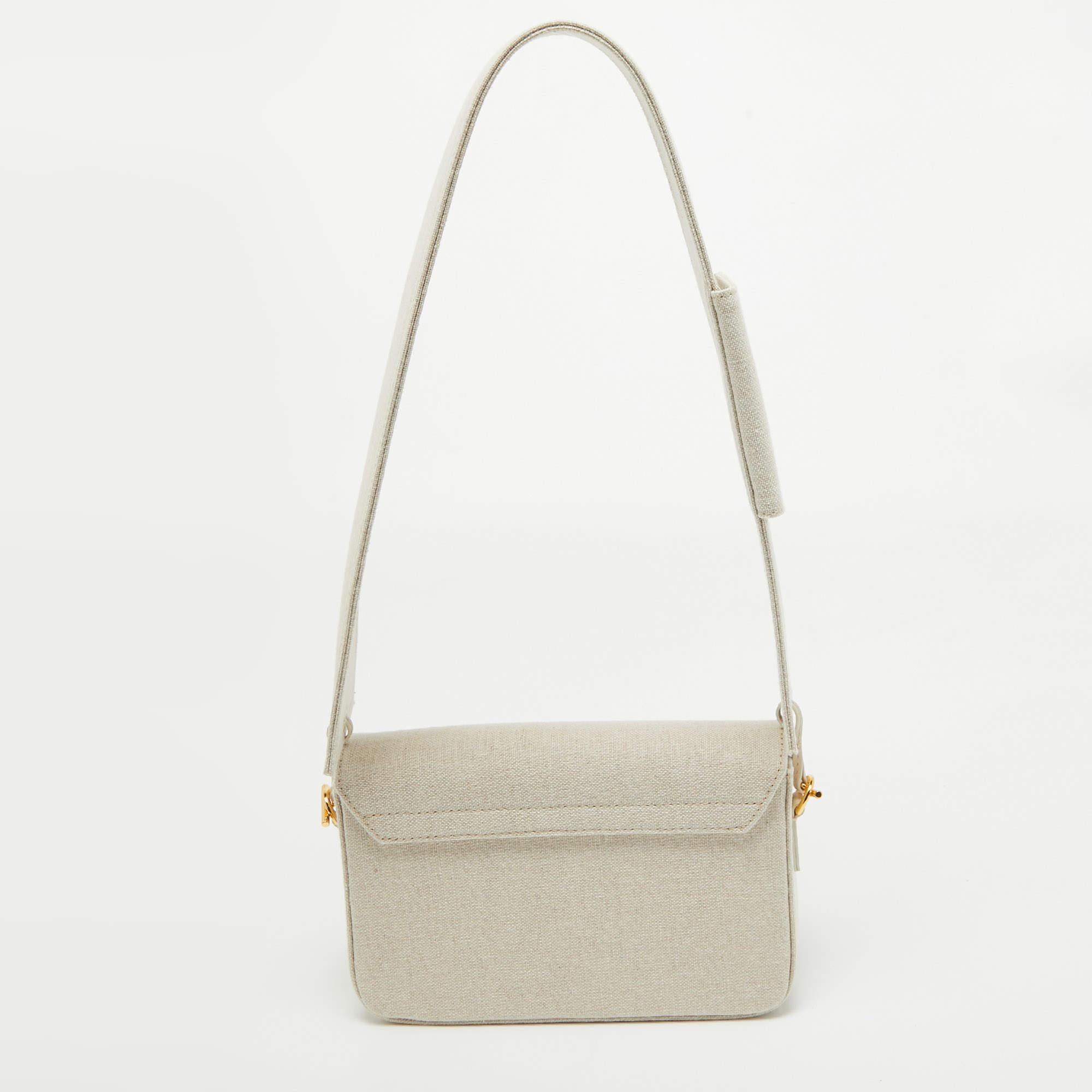The Jacquemus Le Carinu shoulder bag is a chic and versatile accessory that exudes effortless sophistication. Crafted from premium canvas, it features the iconic Jacquemus logo subtly embossed on its surface. With a sleek silhouette and adjustable