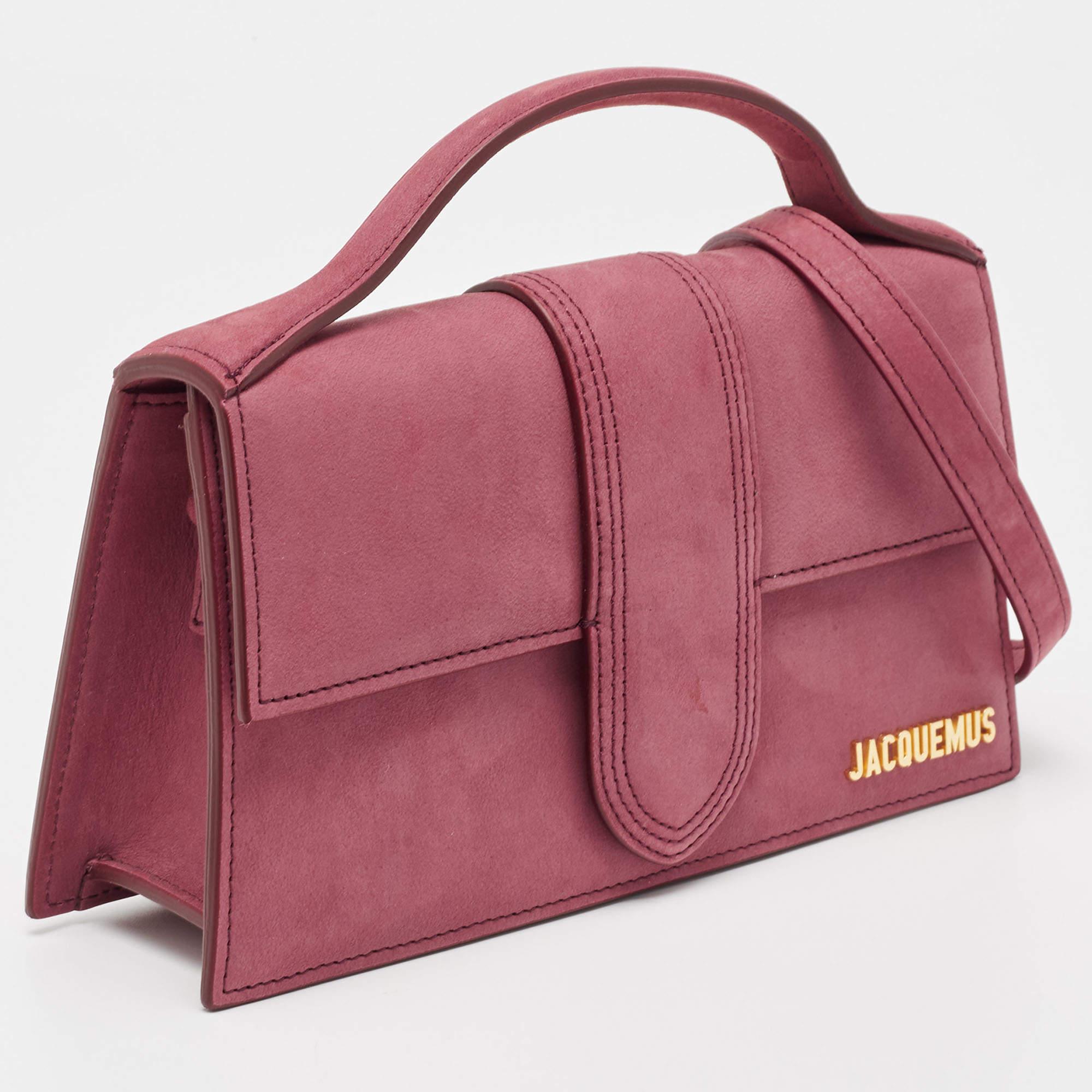 Experience the trendy fashion offered by Jacquemus when you choose this bag. Designed in green, this Le Bambino bag has a structured look and minimal details. Made using high-quality leather, this bag is equipped with a top handle, a shoulder strap,