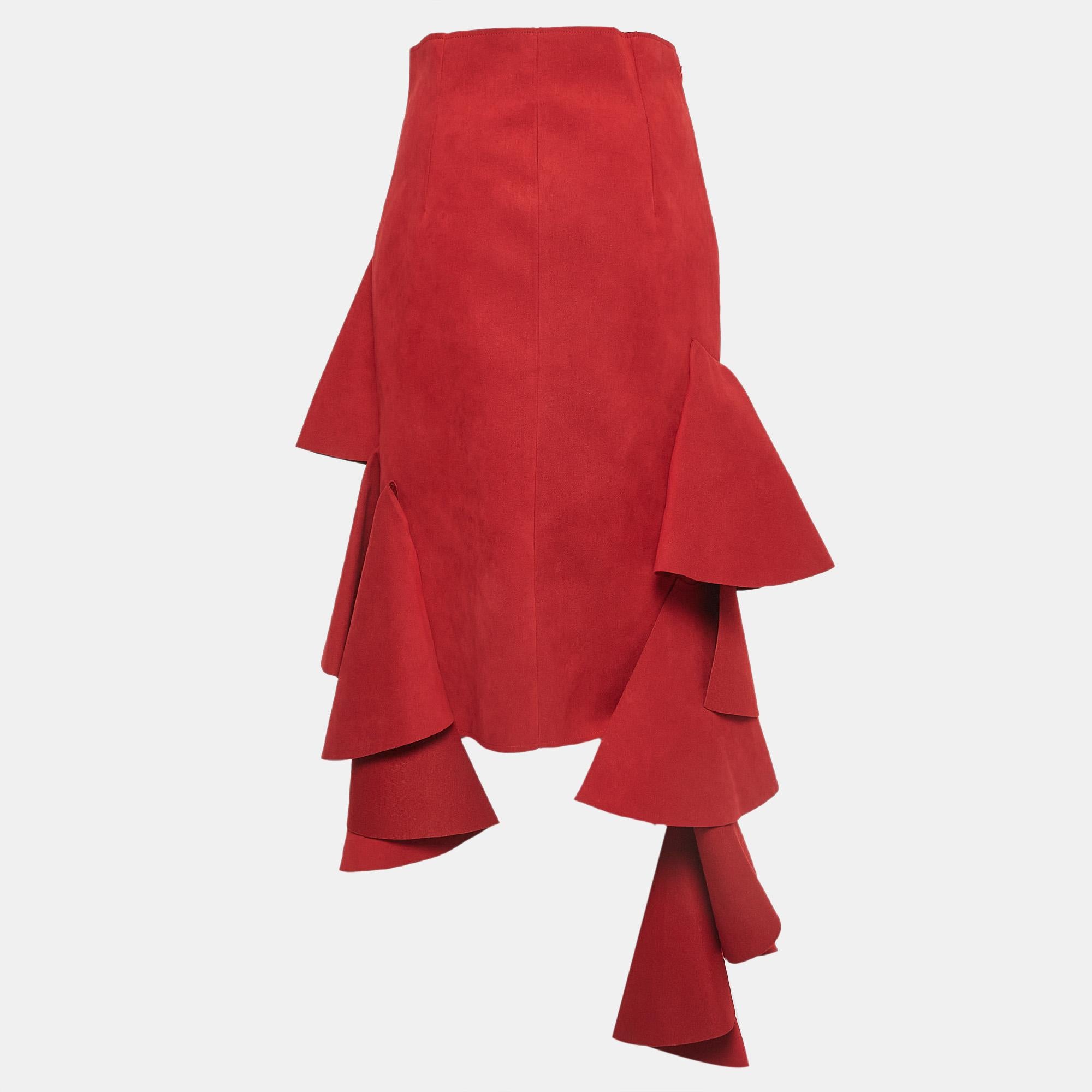 This elegant skirt is worth adding to your closet! Crafted from fine materials, it is exquisitely designed into a flattering shape. 