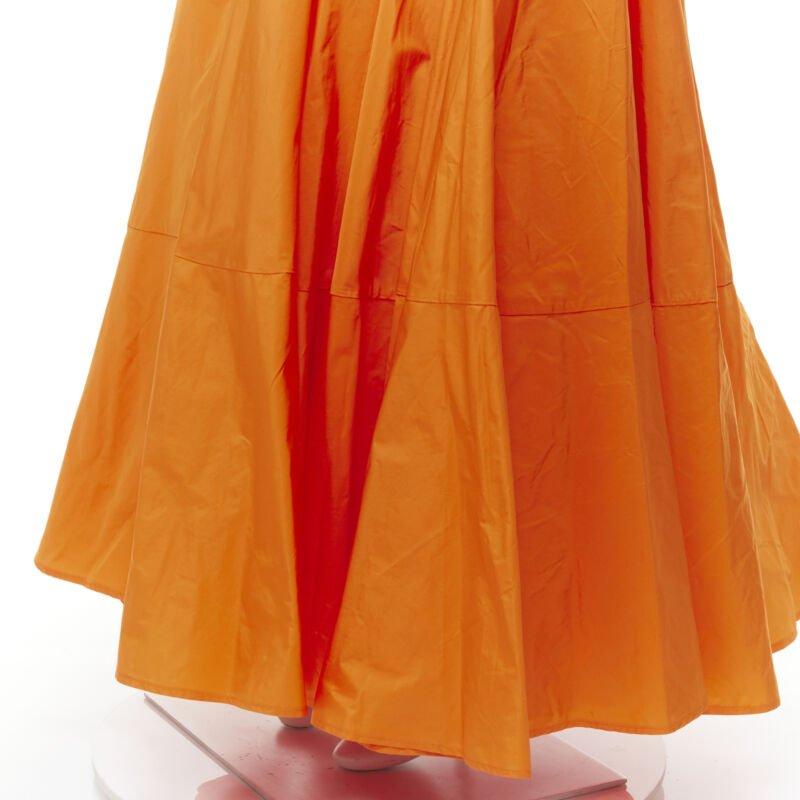 JACQUEMUS Runway robe longue en tafetta orange à boutons à l'avant IT34 XS en vente 3
