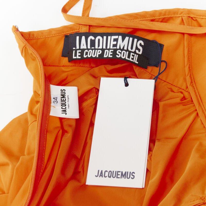 JACQUEMUS Runway robe longue en tafetta orange à boutons à l'avant IT34 XS en vente 4