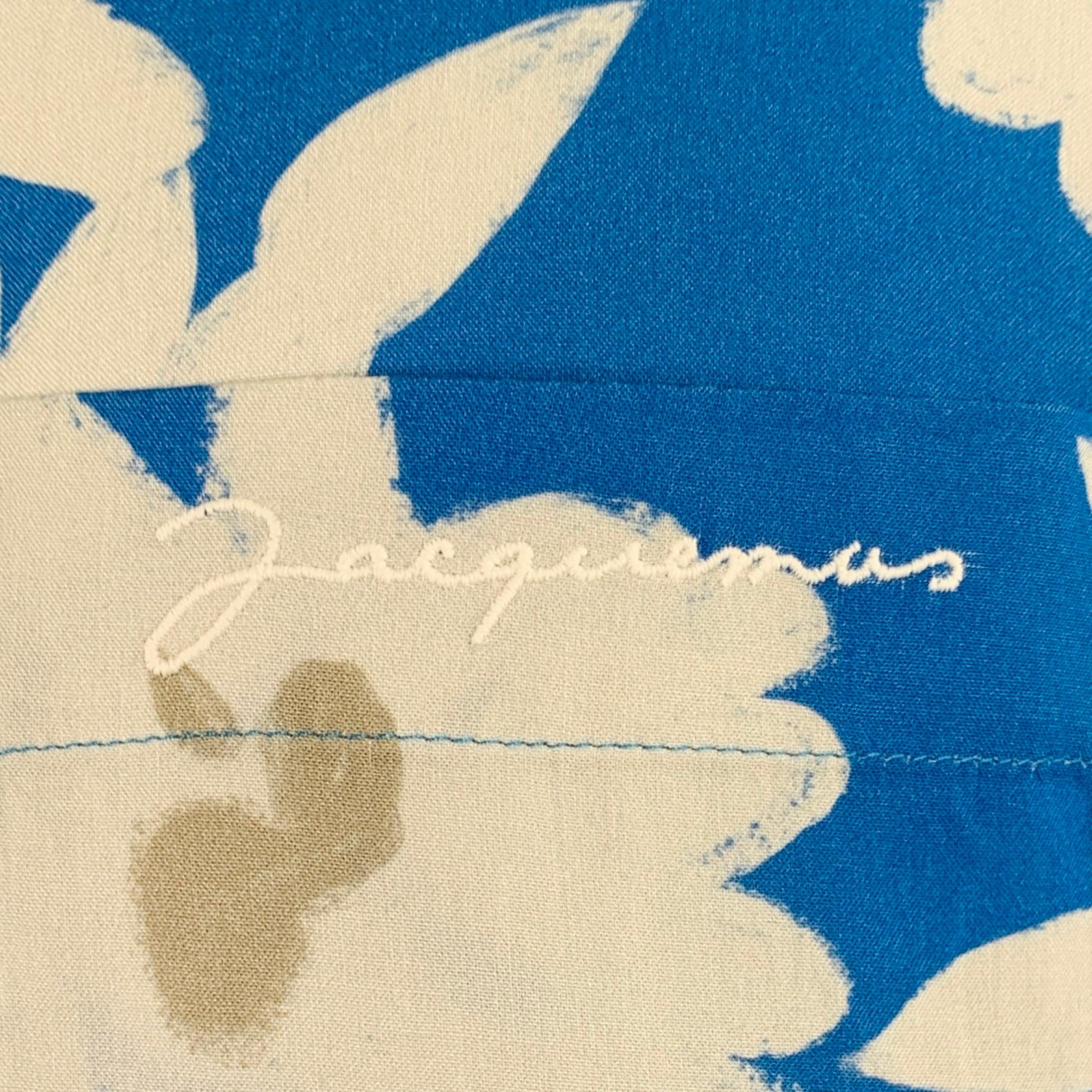 JACQUEMUS short sleeve shirt
in a blue viscose fabric featuring a white floral print, one pocket with stitched logo on trim, and button closure. Made in Portugal.Excellent Pre-Owned Condition. 

Marked:   IT 48 

Measurements: 
 
Shoulder: 17.5